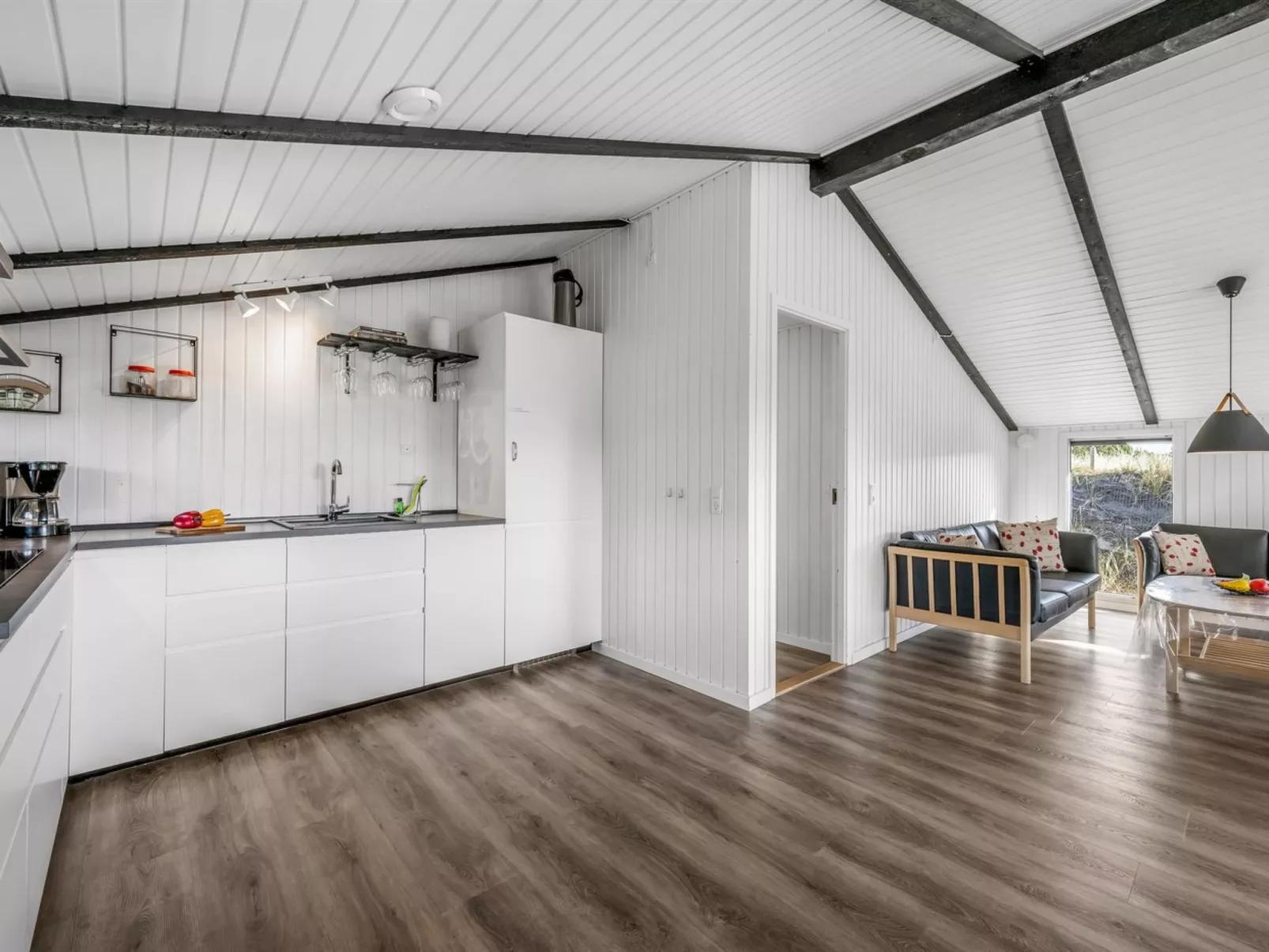 "Teoline" - 500m to the fjord-Drinnen