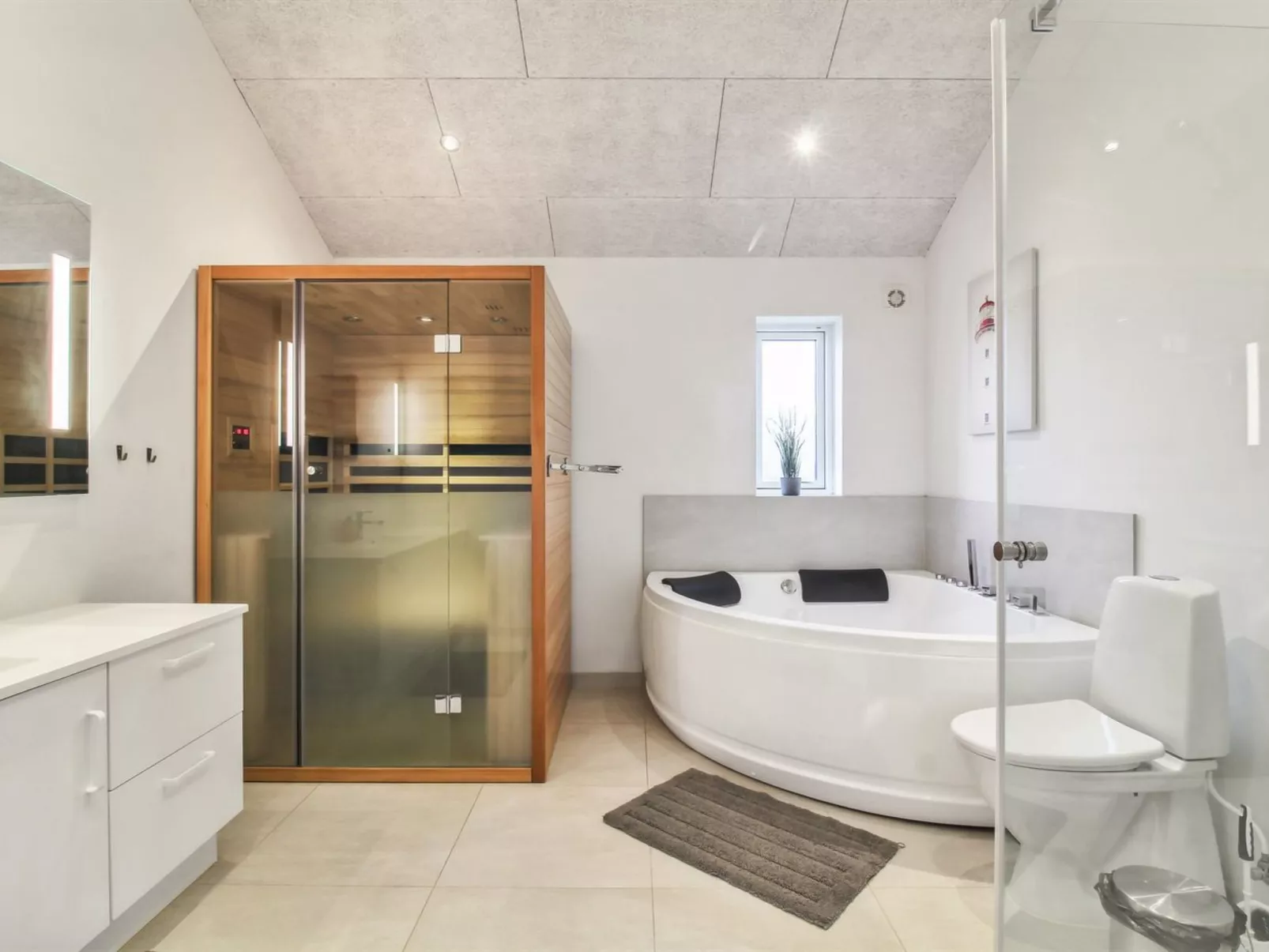 "Edgar" - 1.5km from the sea-Inside