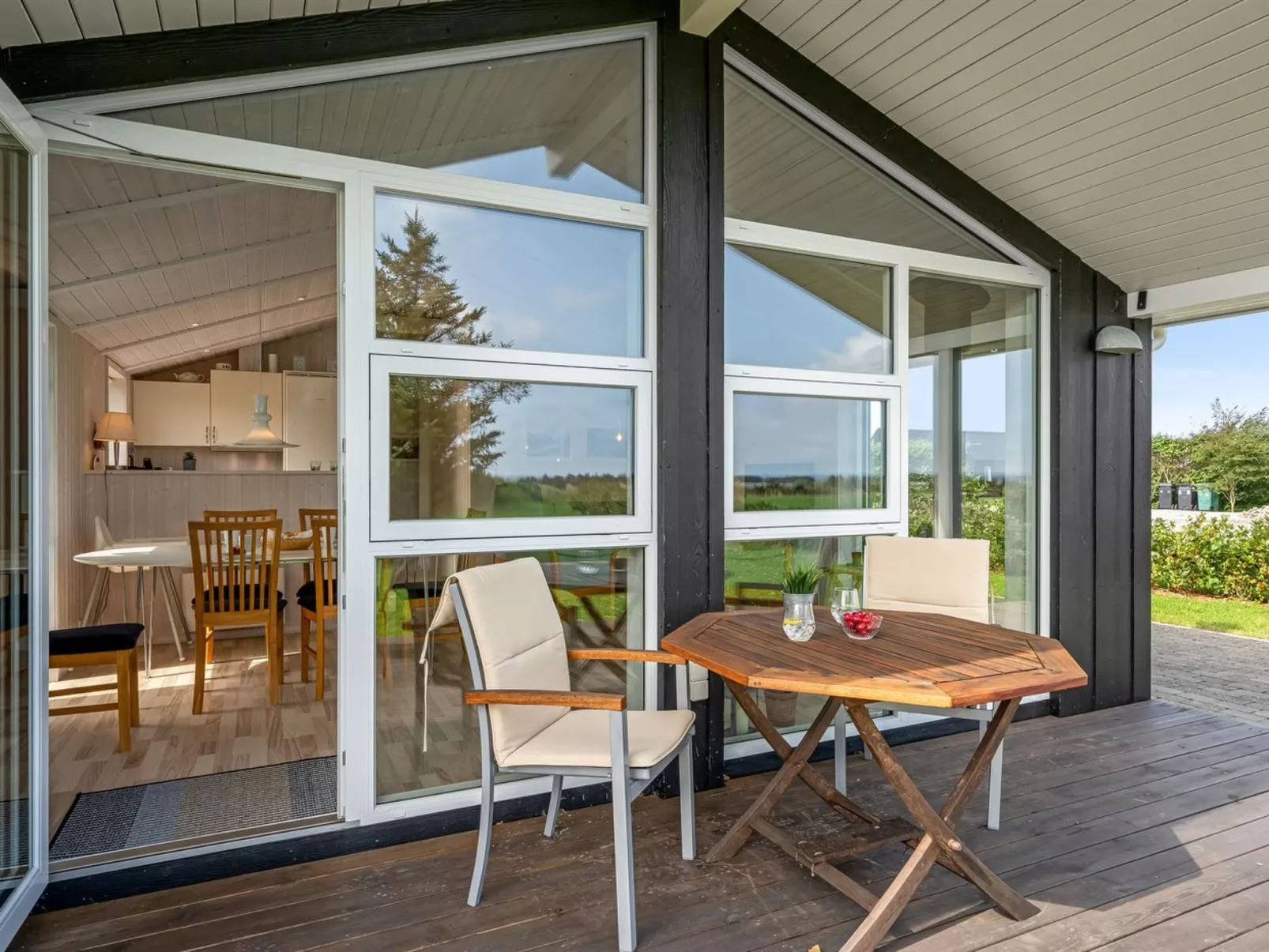 "Tanna" - 330m to the fjord-Outside