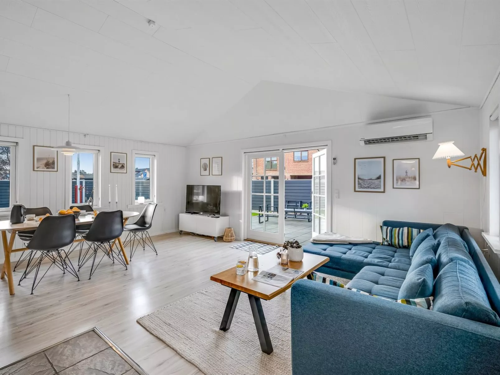 "Aila" - 1.4km from the sea-Drinnen