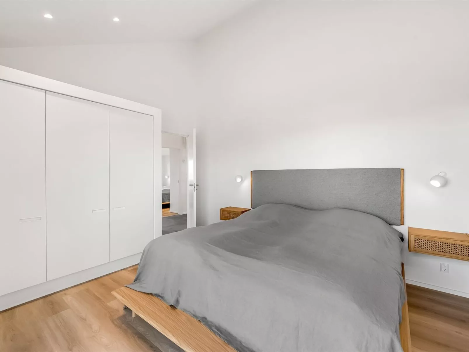 "Maximiliane" -  from the sea-Dedans