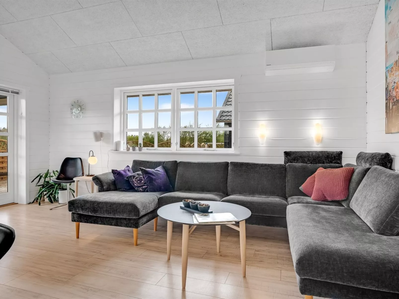 "Gizella" - 500m to the fjord-Inside