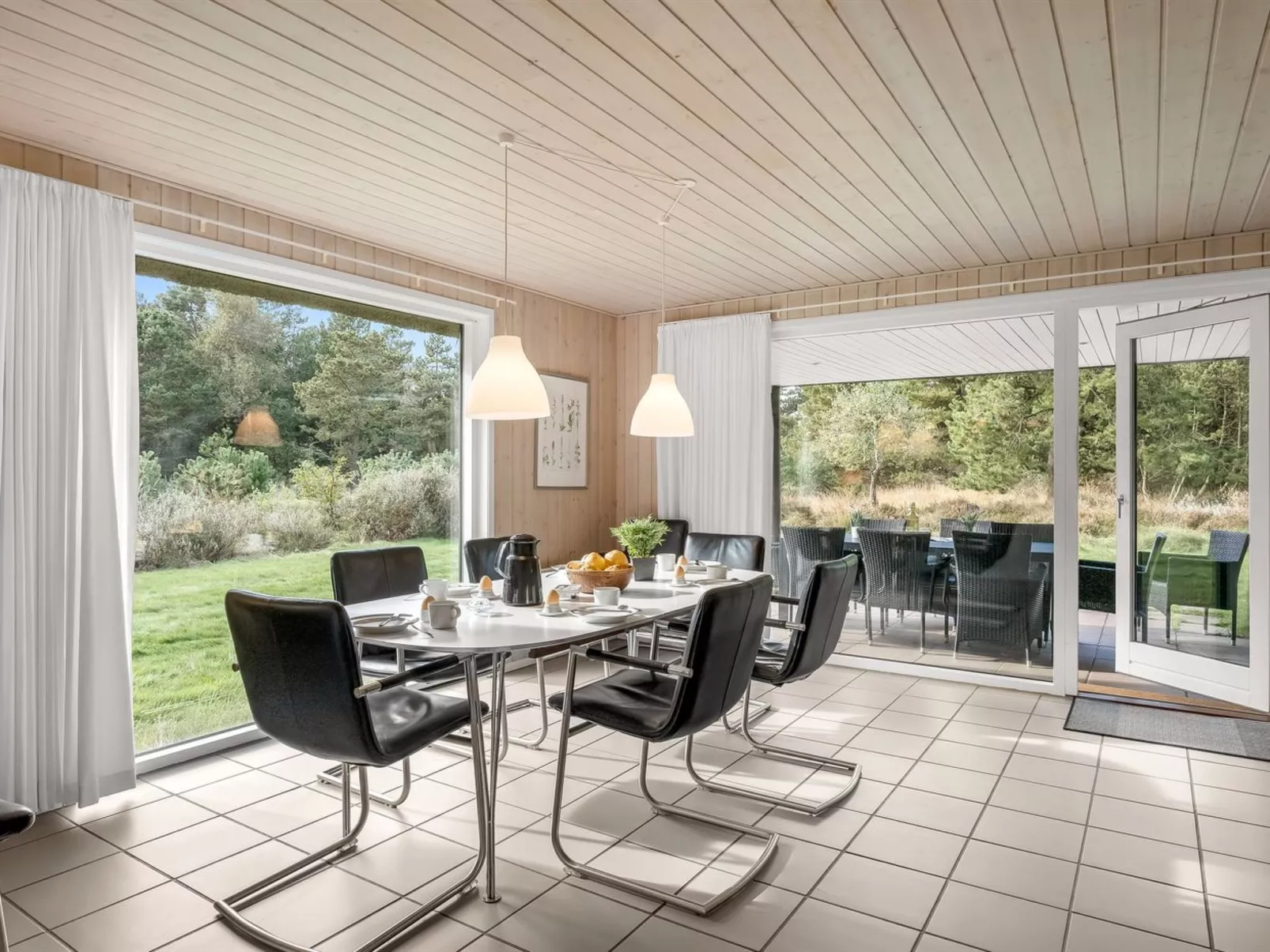 "Dix" - 900m from the sea-Dedans