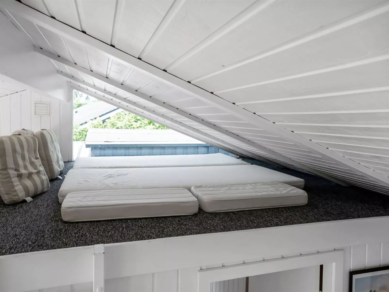 "Ellie" - 700m from the sea-Inside