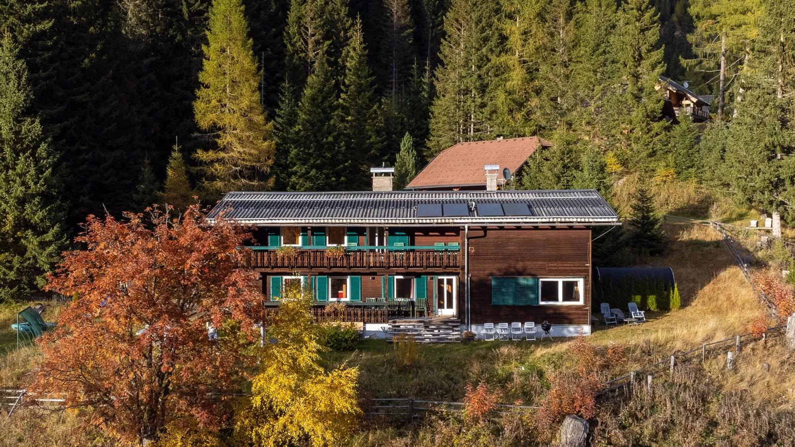 Carmaliva-Exterior in summer