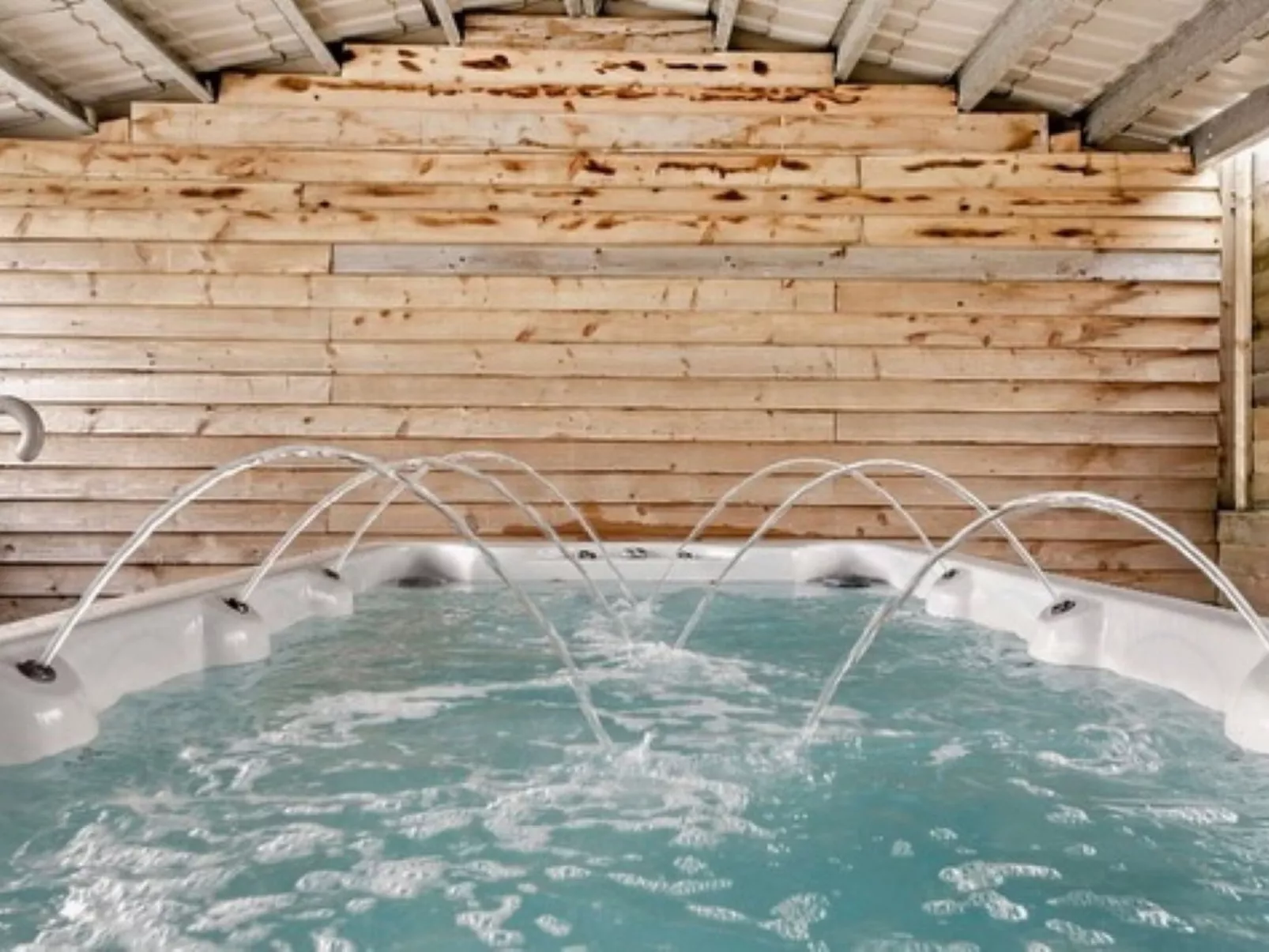 The Welsh Barn-Dedans