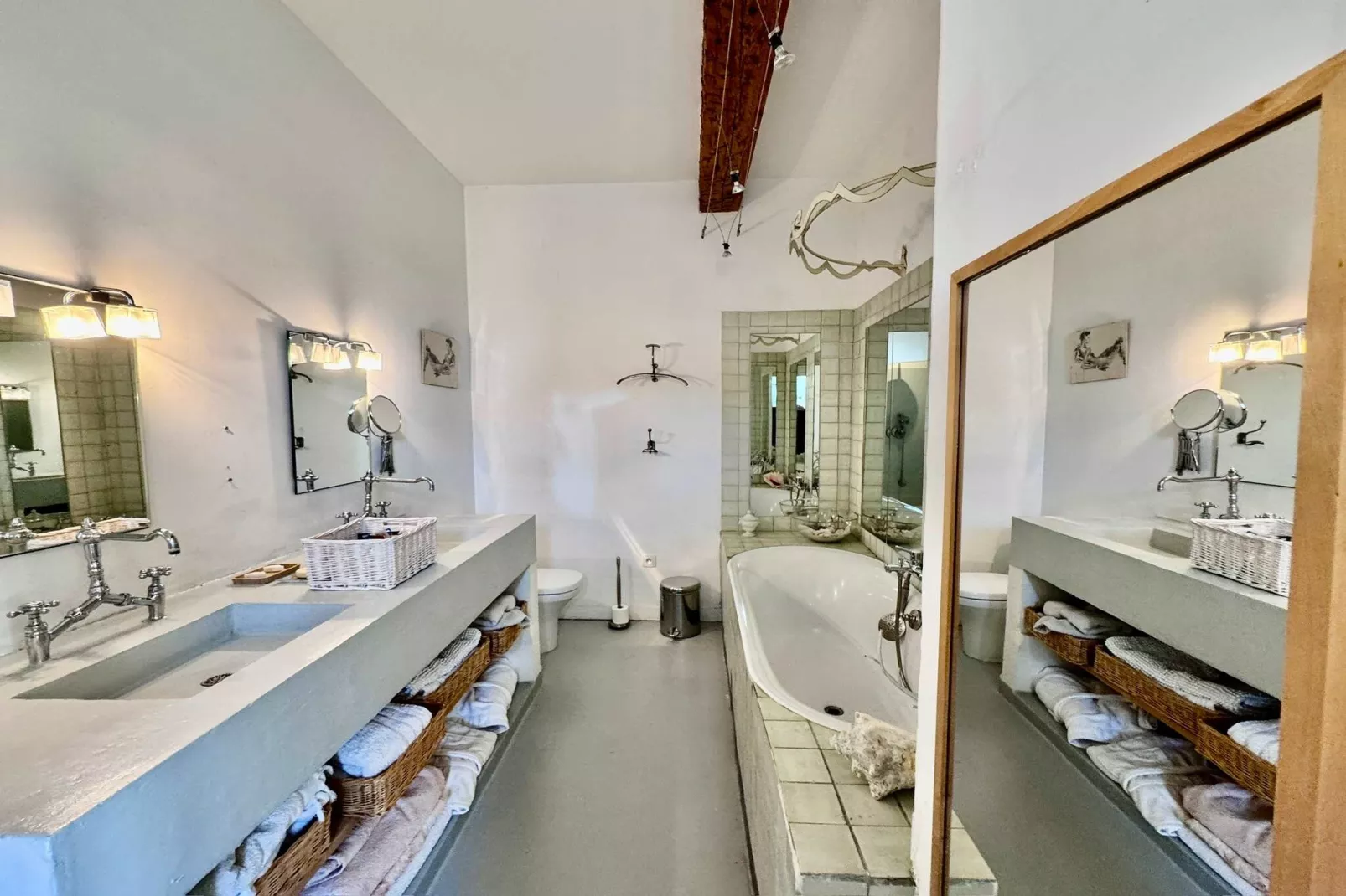 Mas de Corinne-Bathroom