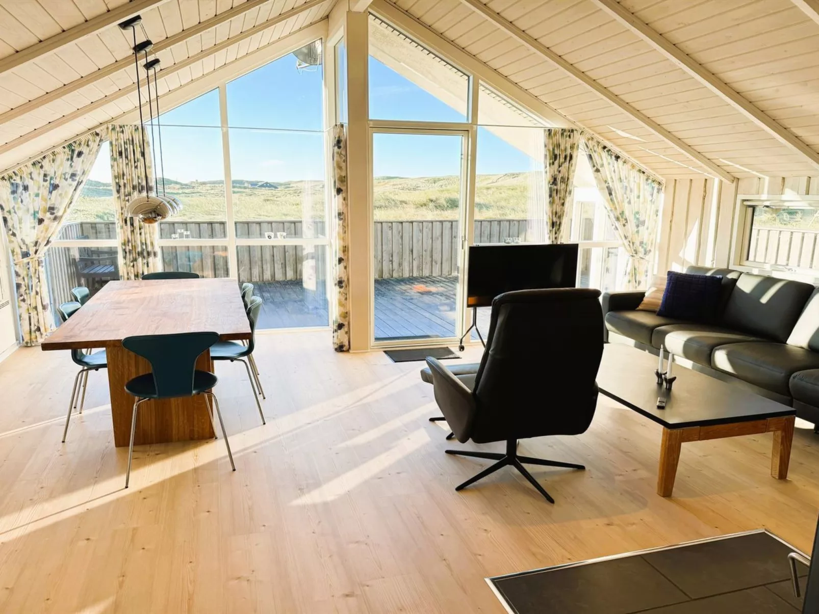 "Velena" -  from the sea-Drinnen