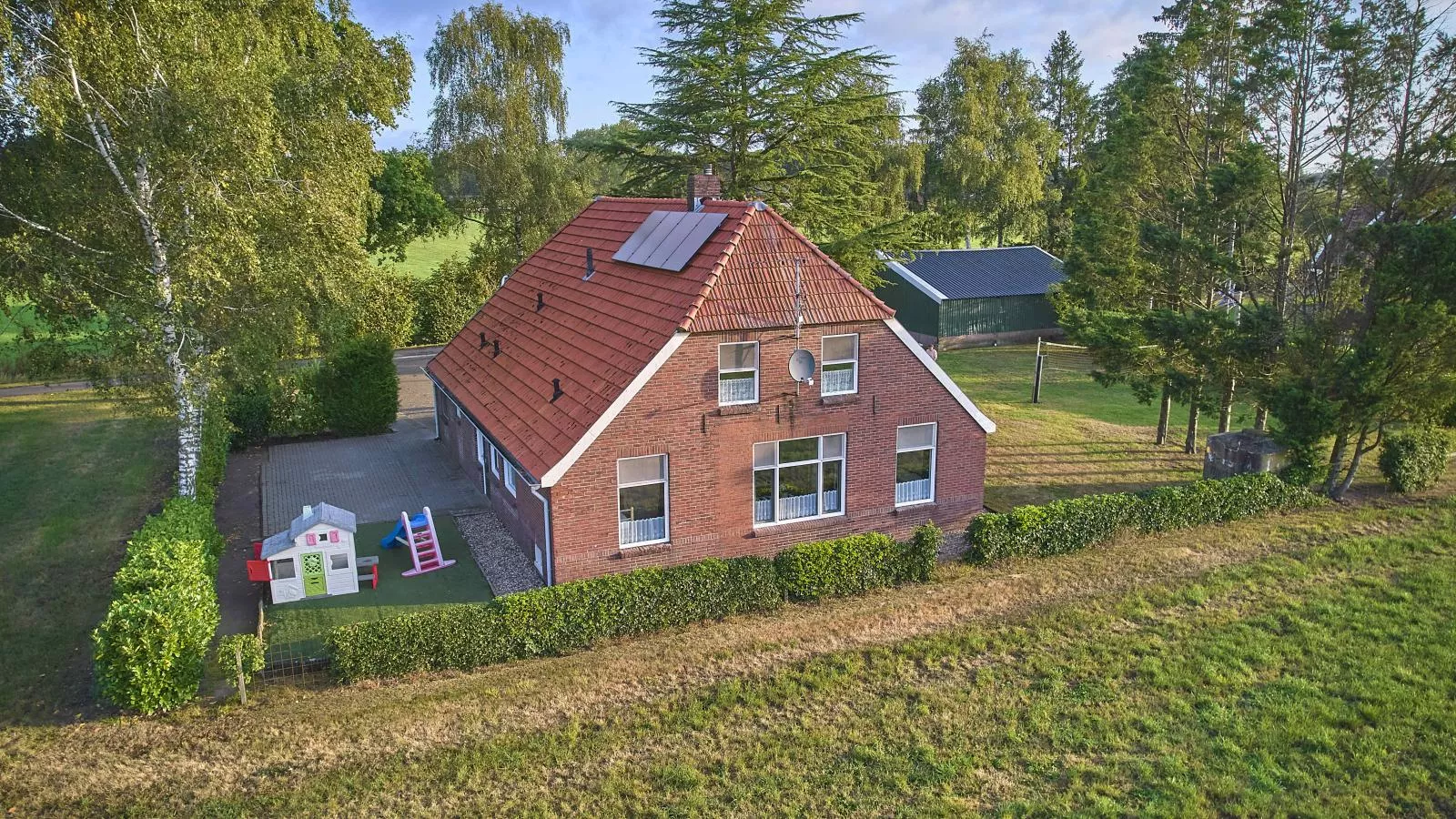 Erve Koeleman-Exterior in summer