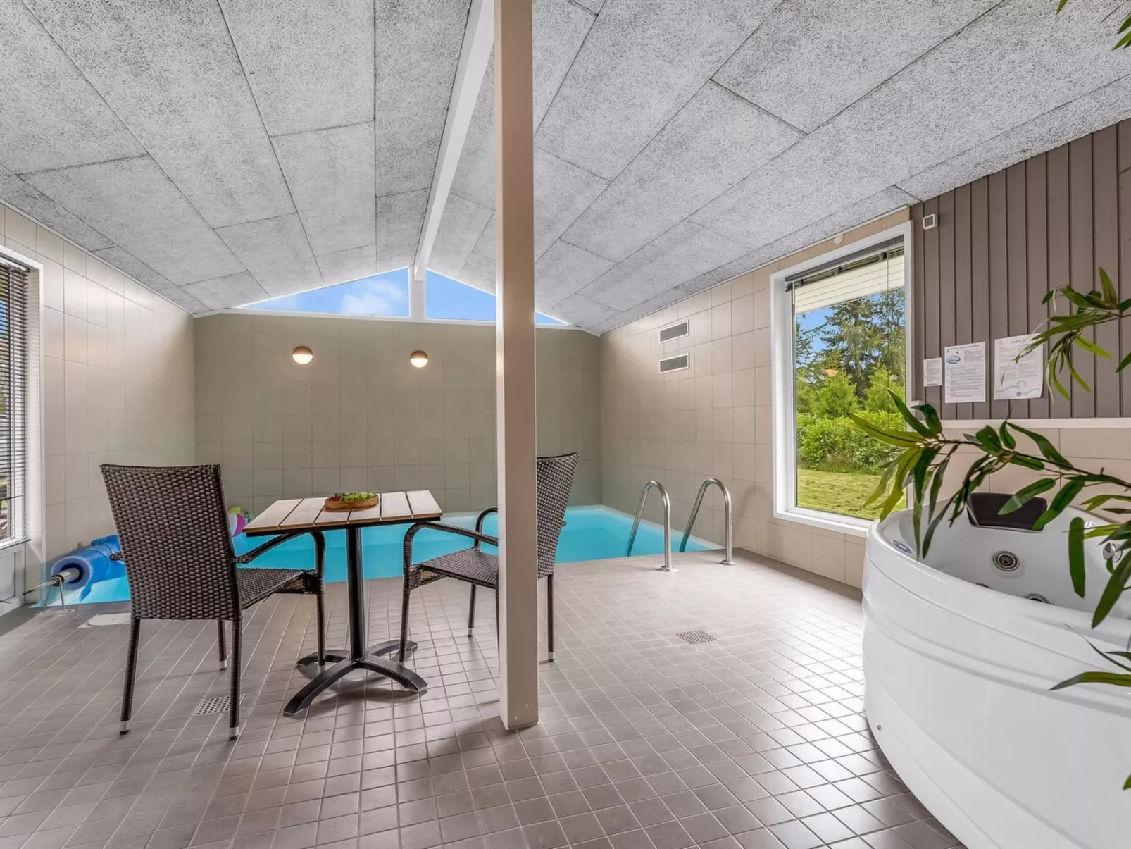 "Effy" - 600m from the sea-Drinnen