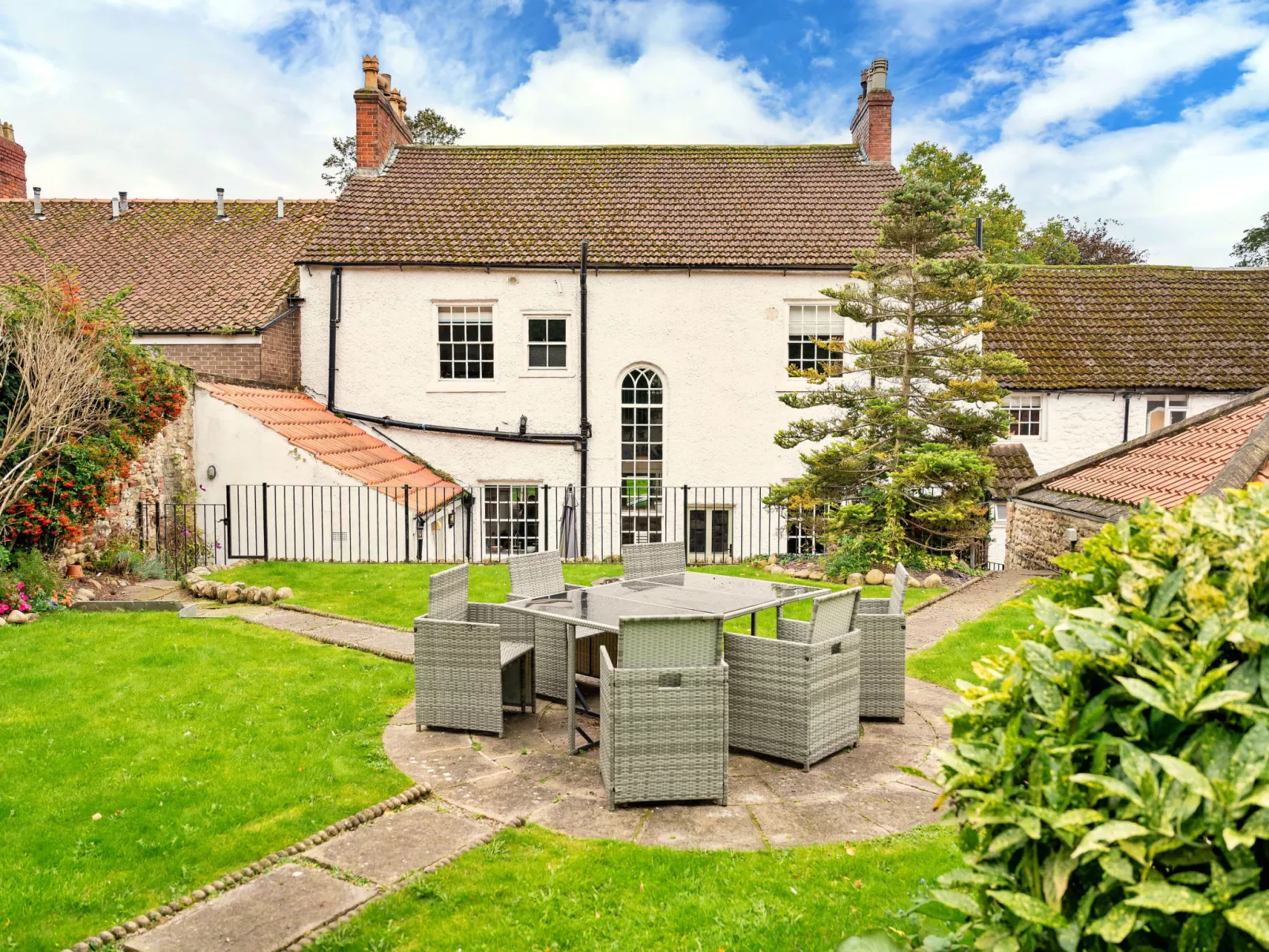 Low Green Cottage-Outside