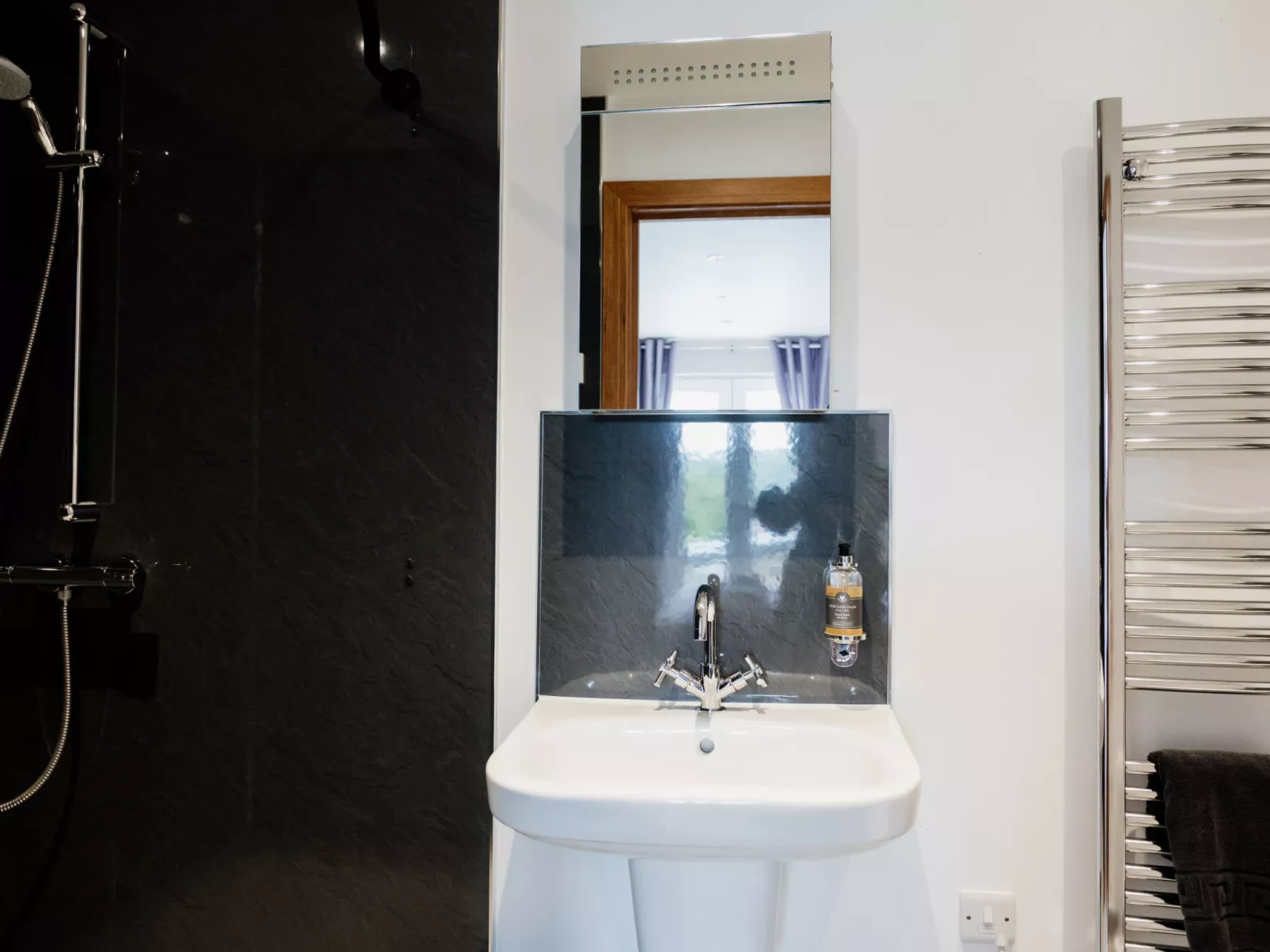 The Welsh Barn-Dedans