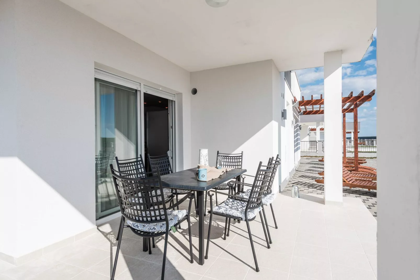 Luxury Escape with Swimming Pool & Modern Design - Four Bedroom Villa with Private Pool ( Villa 1)-Terrasse