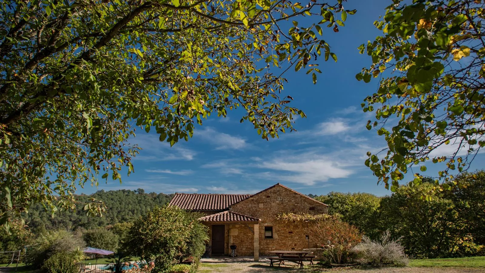 La Roque Haute-Exterior in summer