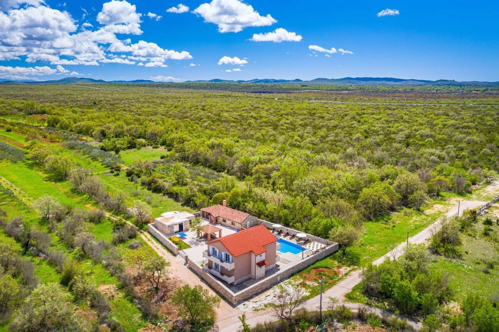 Luxury Villa Escape-Areas within 1km in summer