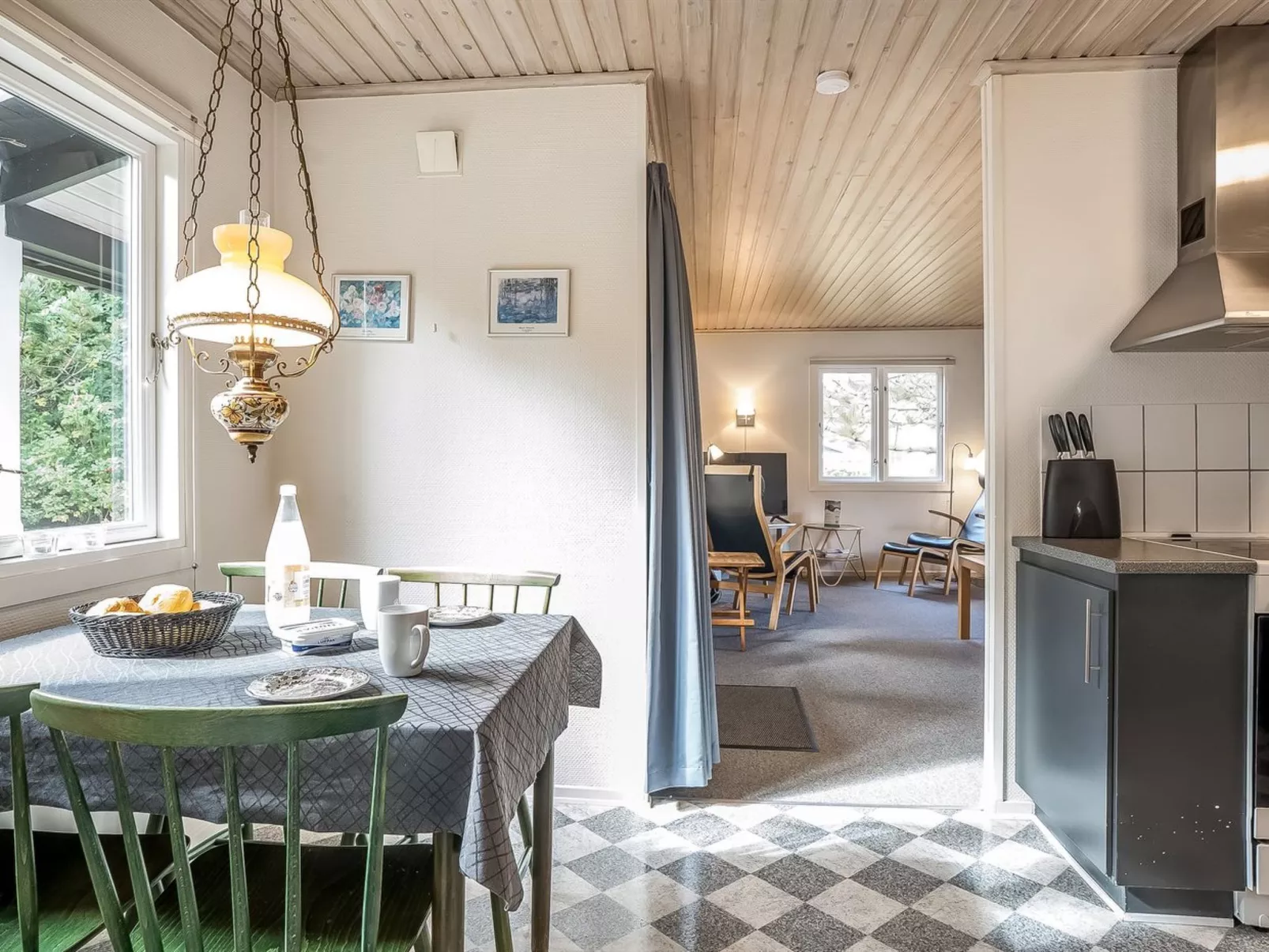 "Lökea" - 800m from the sea-Drinnen