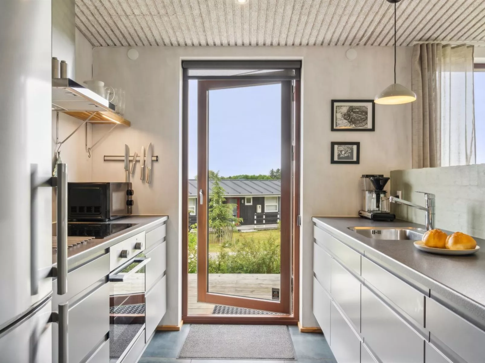 "Eila" - 400m from the sea-Drinnen