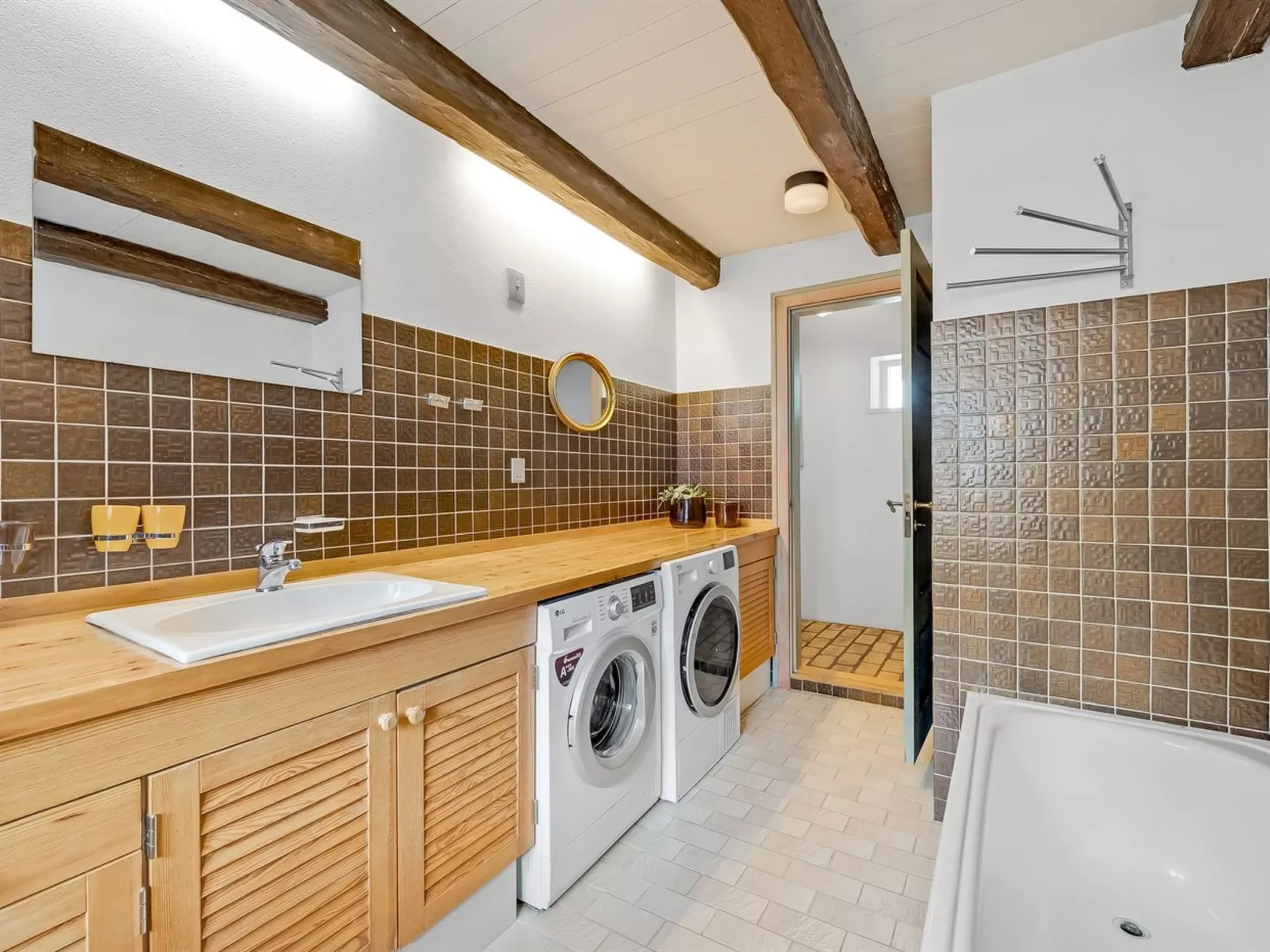 "Tatiane" - 10km from the sea-Inside