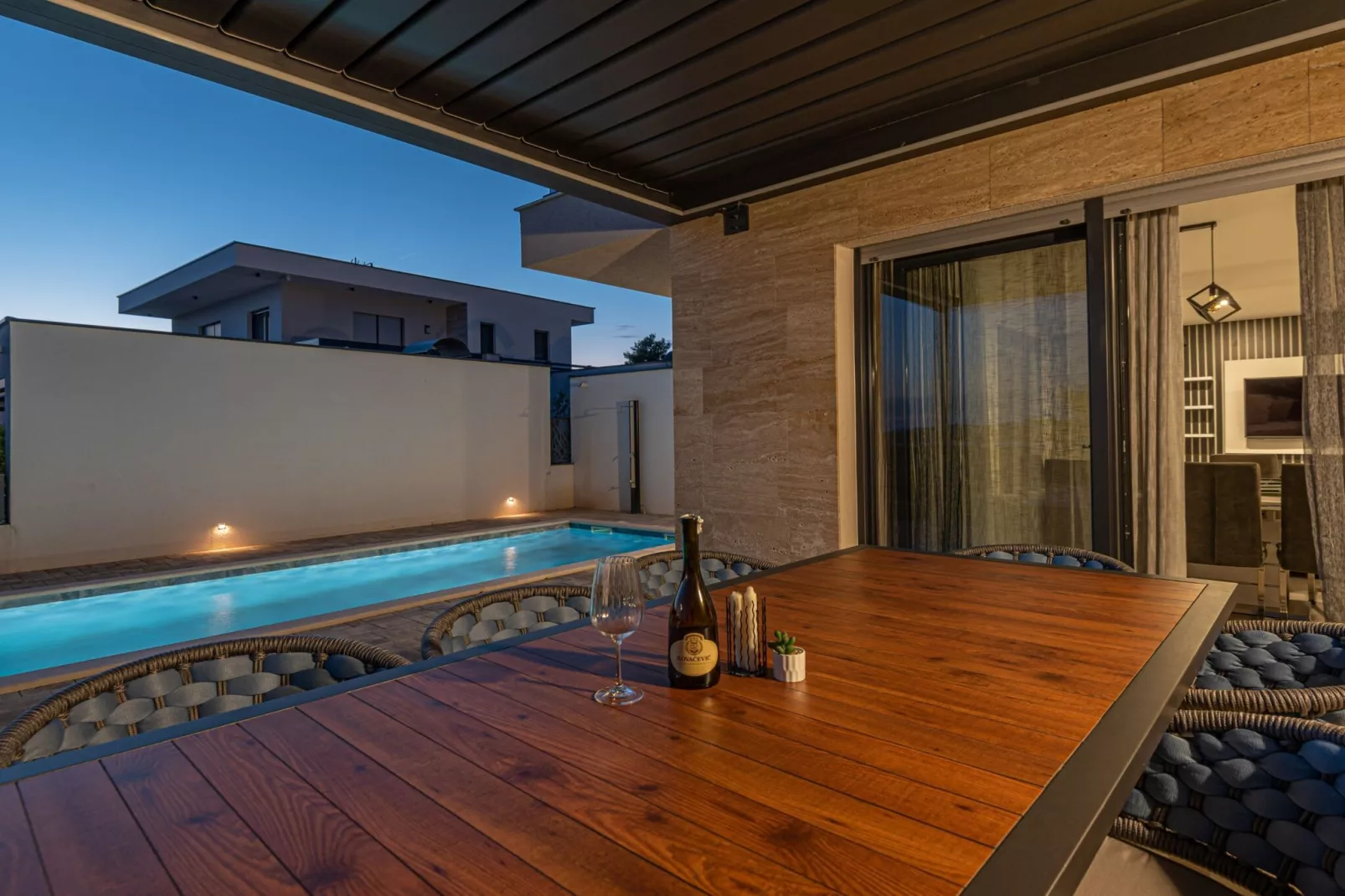 Four-Bedroom Villa With Pool-Schwimmbad