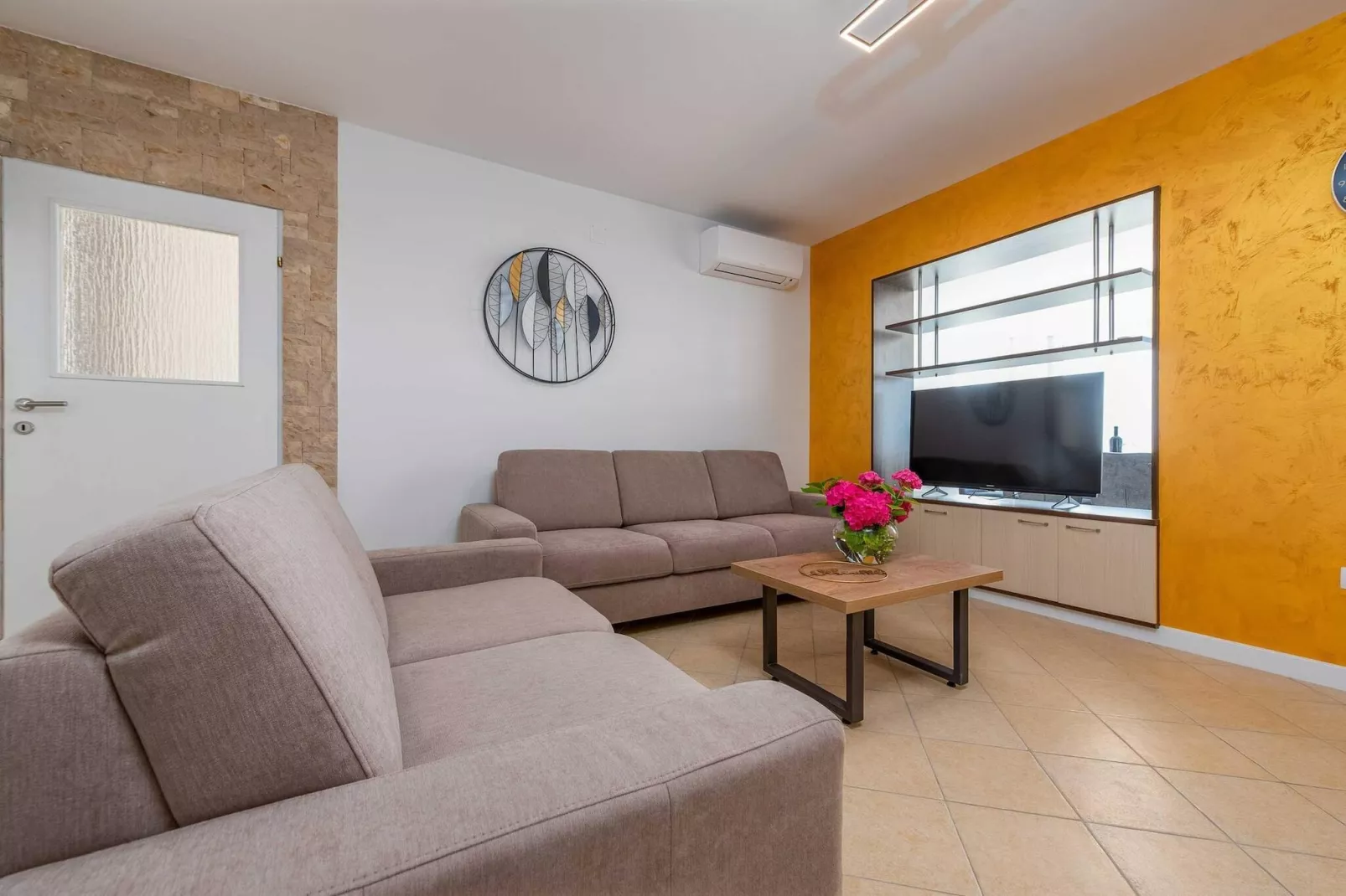 Villa Pezer with heated pool & sauna-Salon