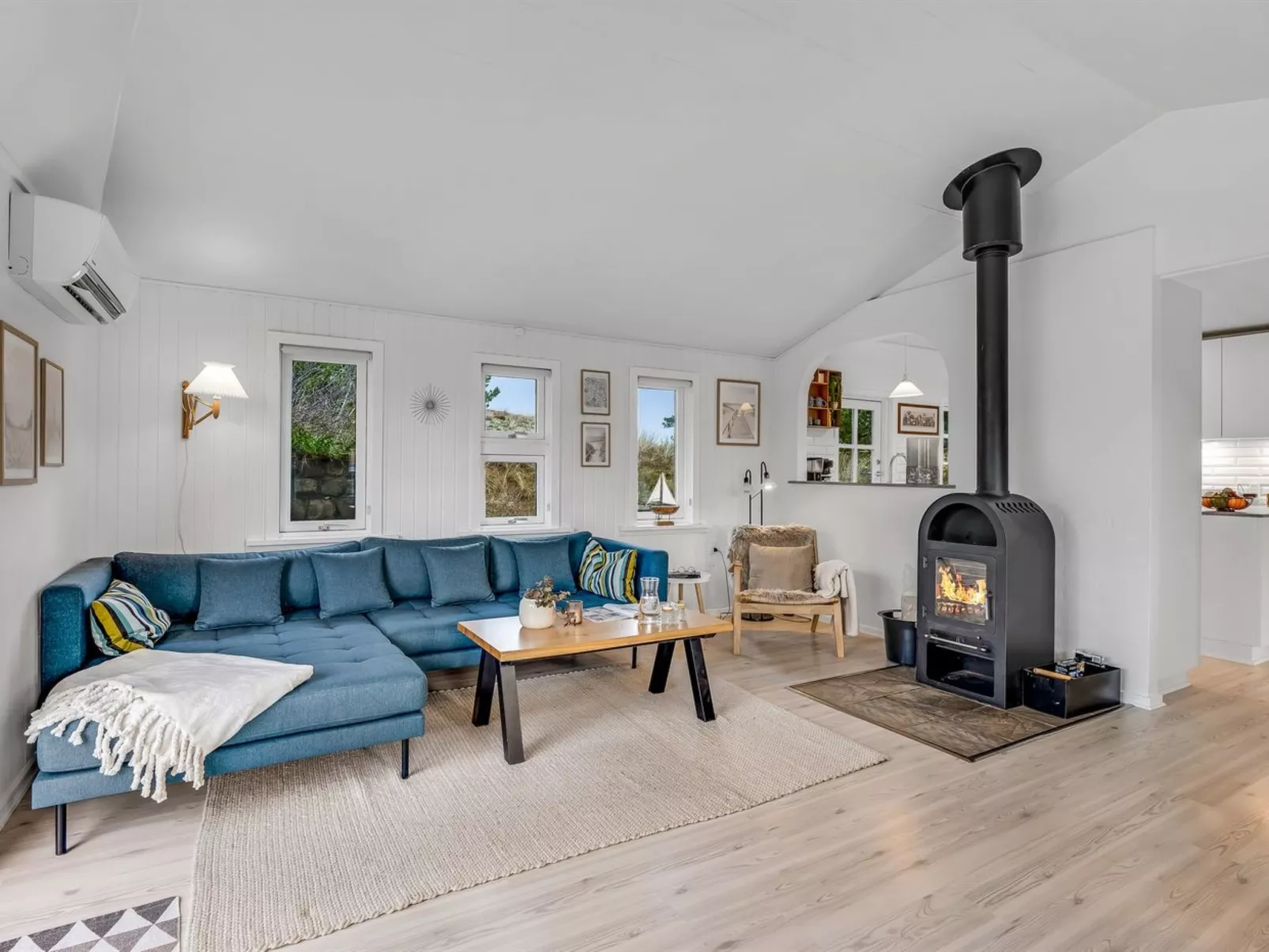 "Aila" - 1.4km from the sea-Drinnen