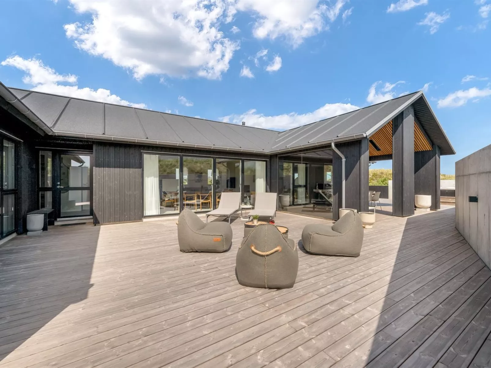 "Maximiliane" -  from the sea-Dehors