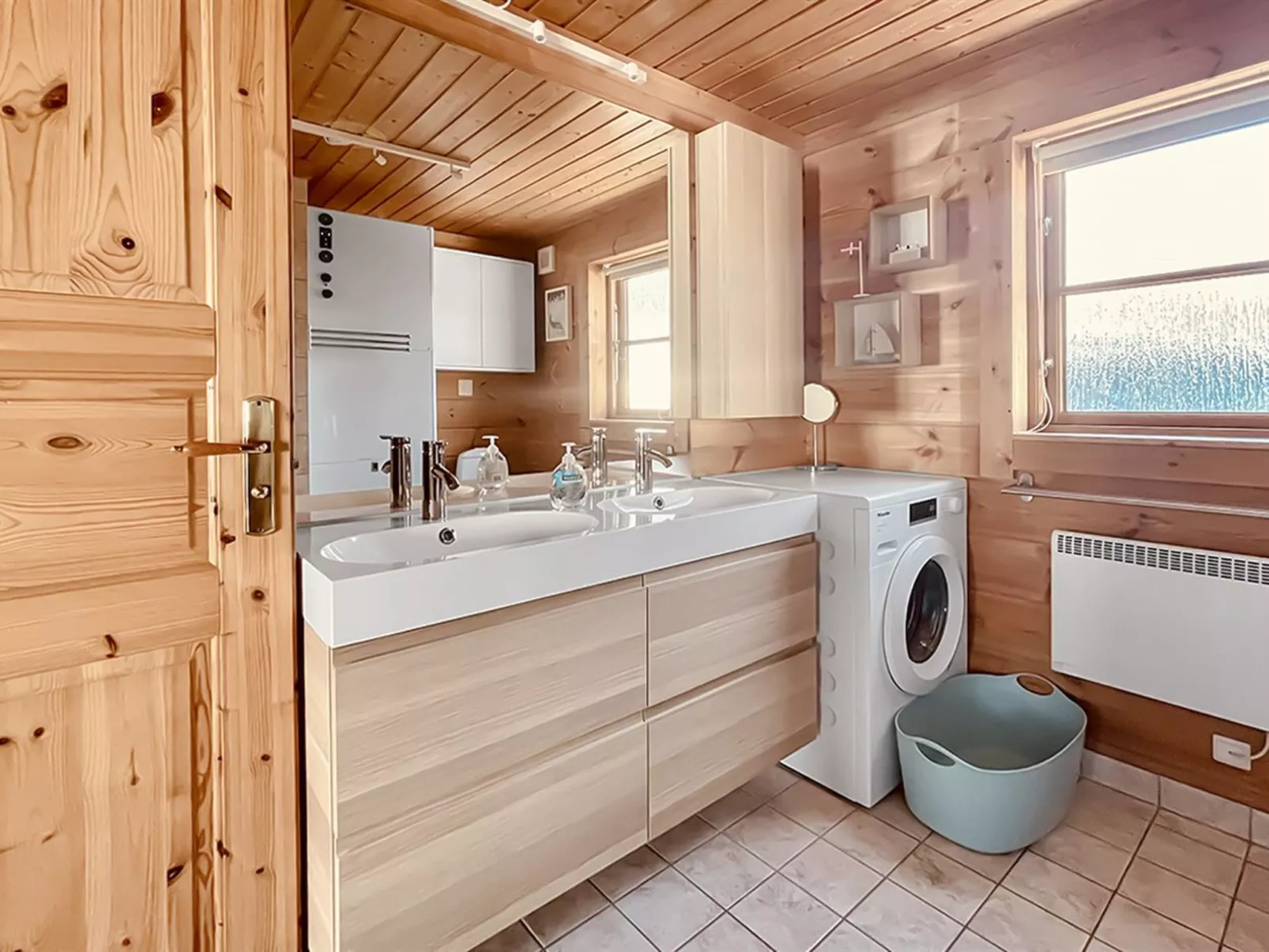 "Stacie" - 10m from the sea-Drinnen