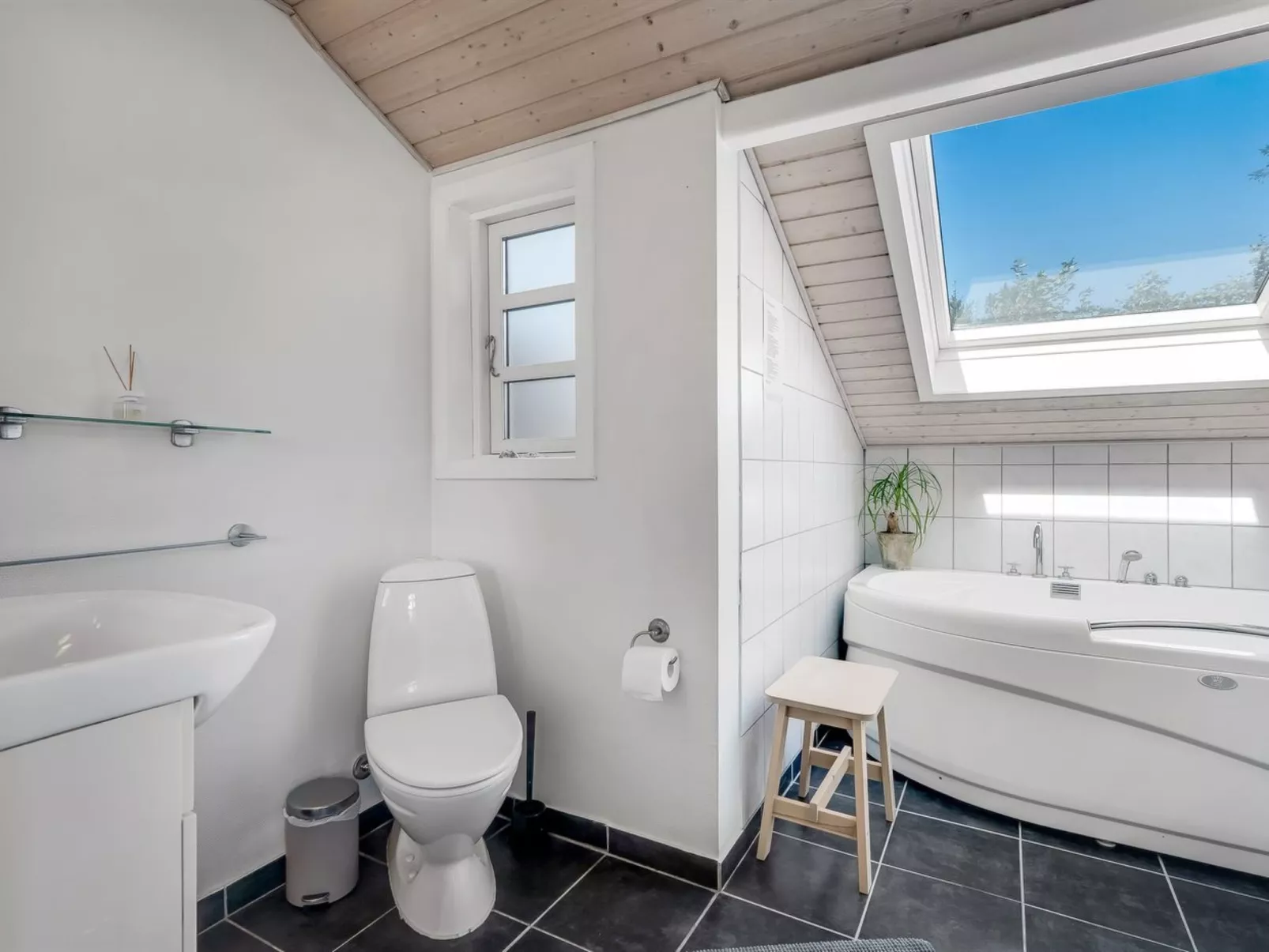 "Engelbertine" - 210m to the fjord-Drinnen