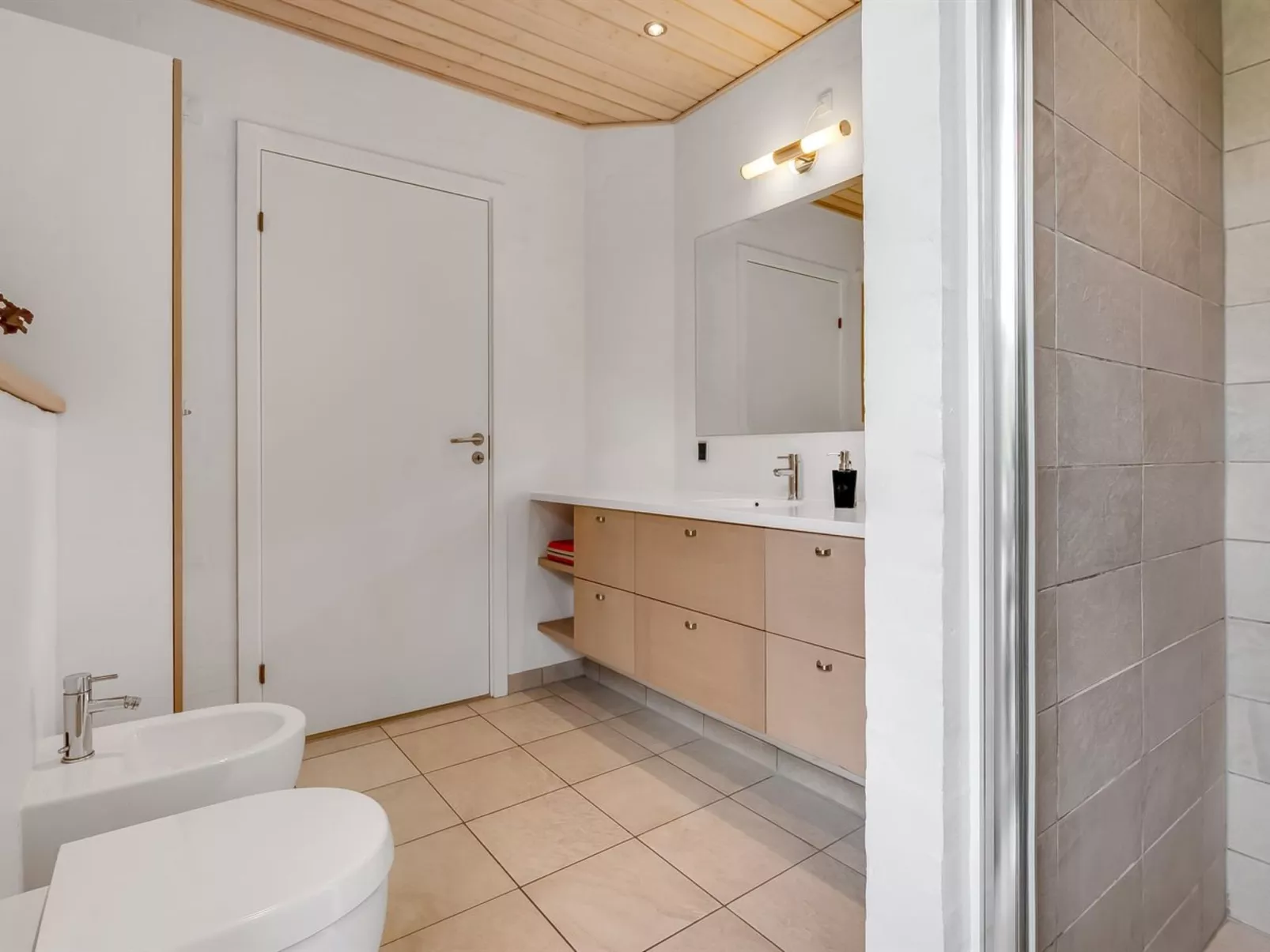 "Jyrki" - 100m from the sea-Dedans