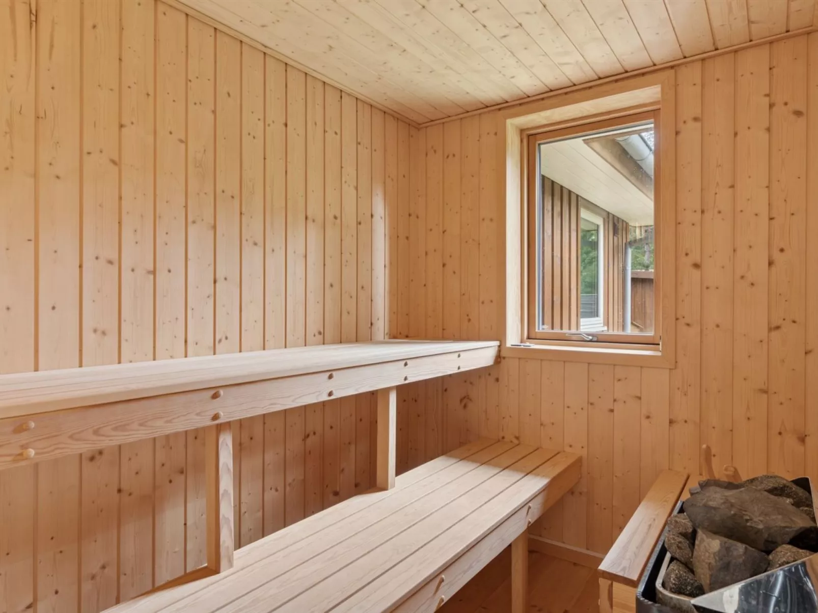 "Ovine" - 1.2km to the fjord-Inside