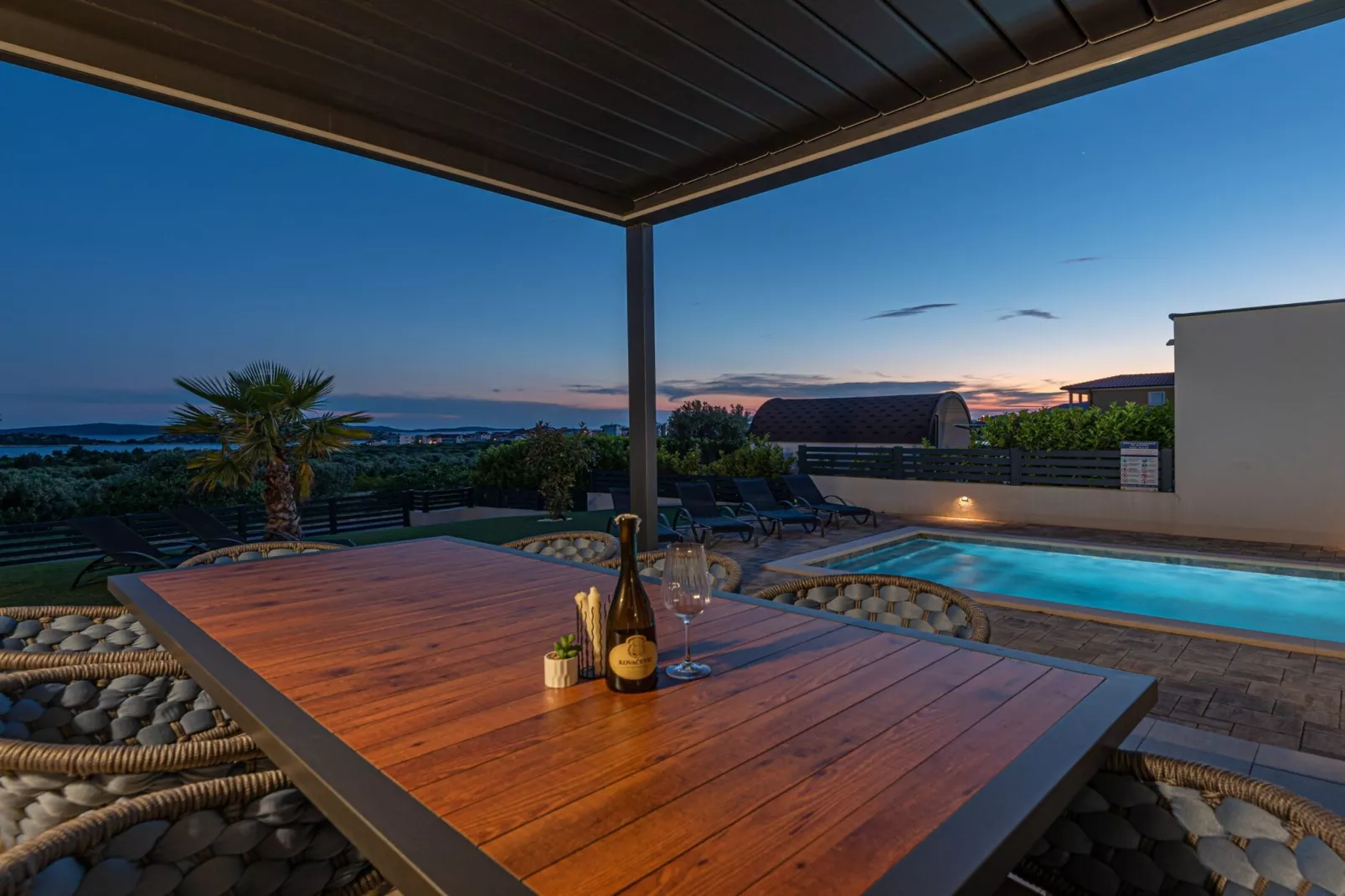 Four-Bedroom Villa With Pool-Schwimmbad