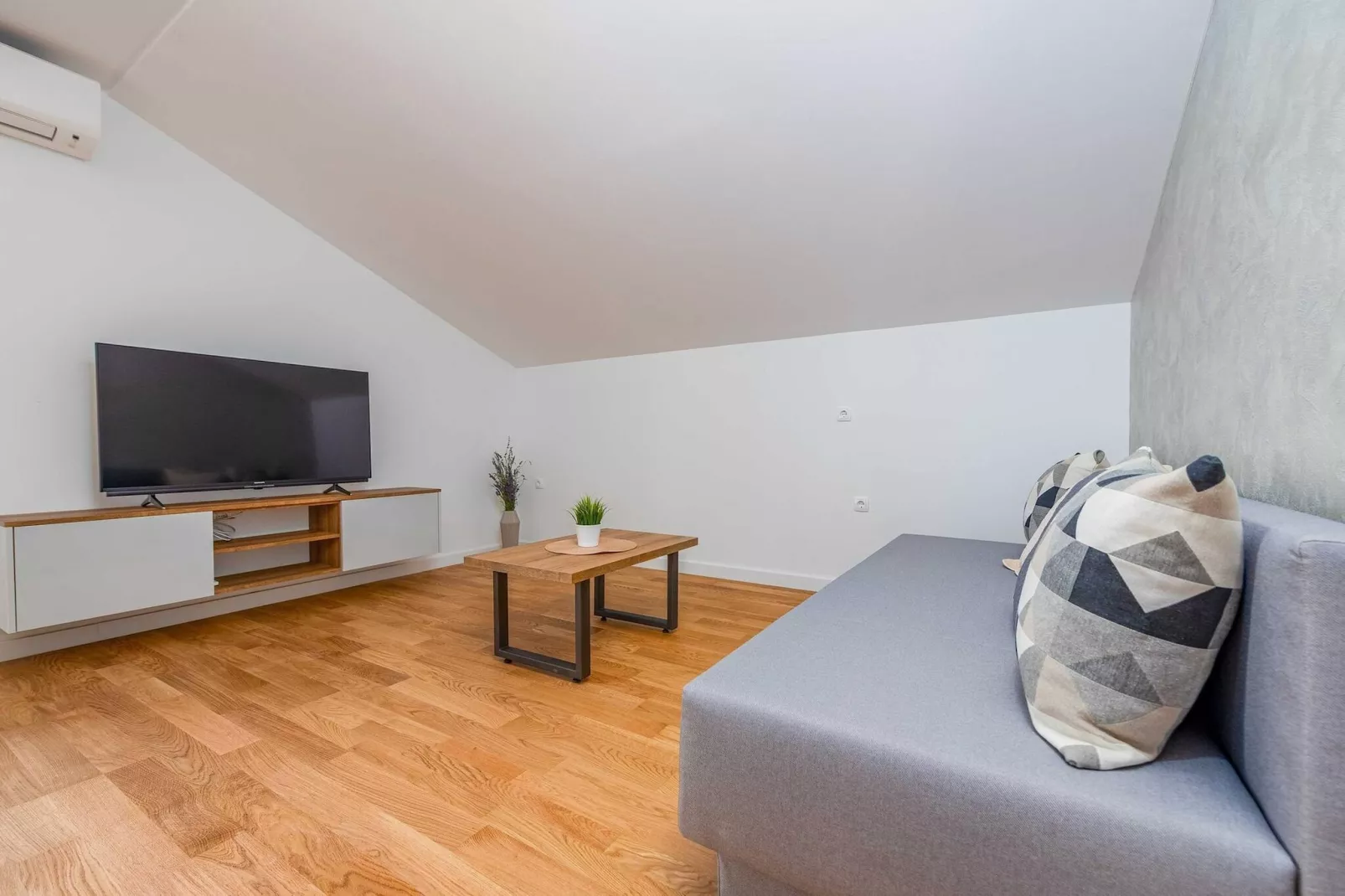 Villa Pezer with heated pool & sauna-Salon