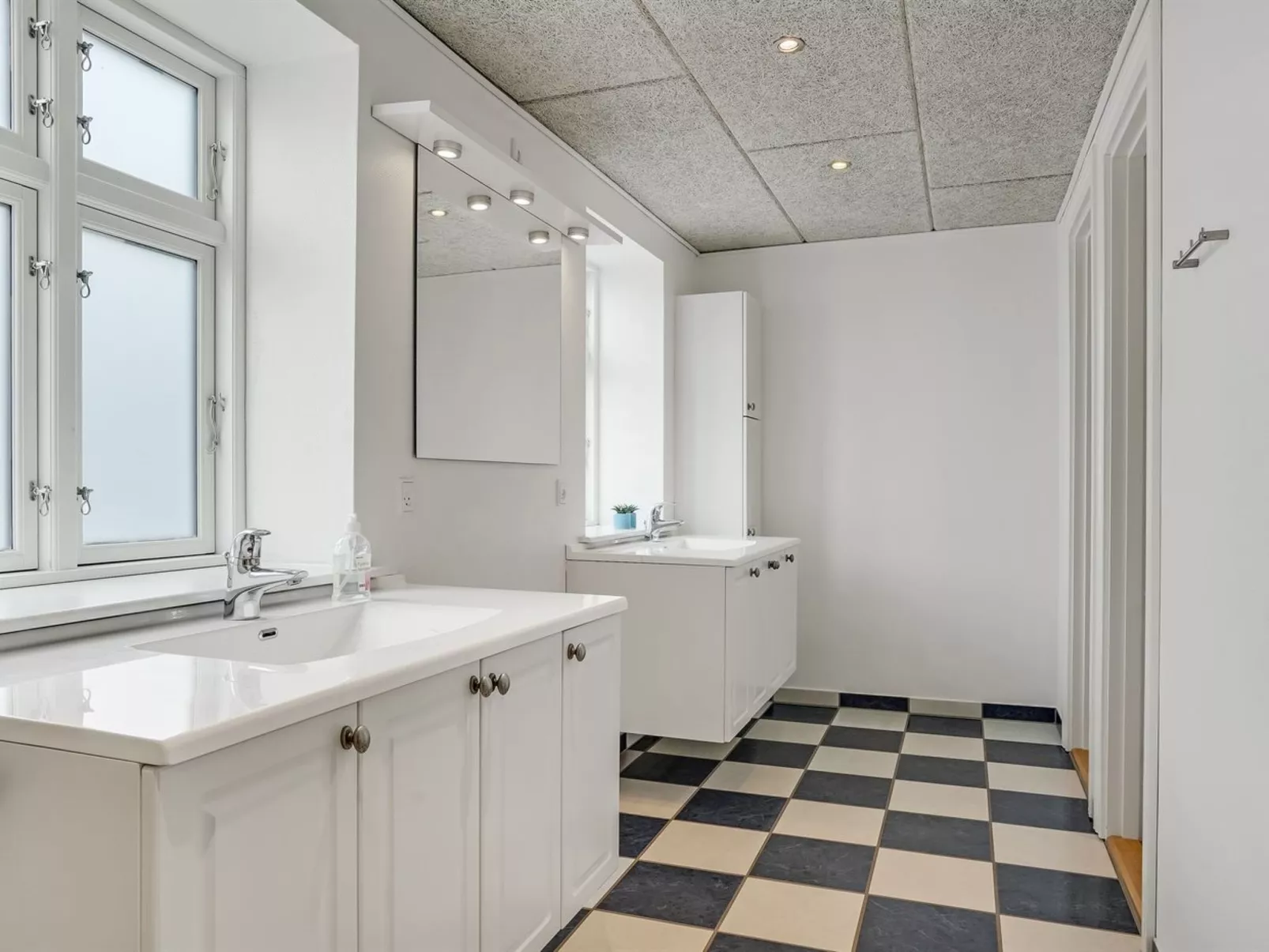 "Edine" - 4.5km from the sea-Inside