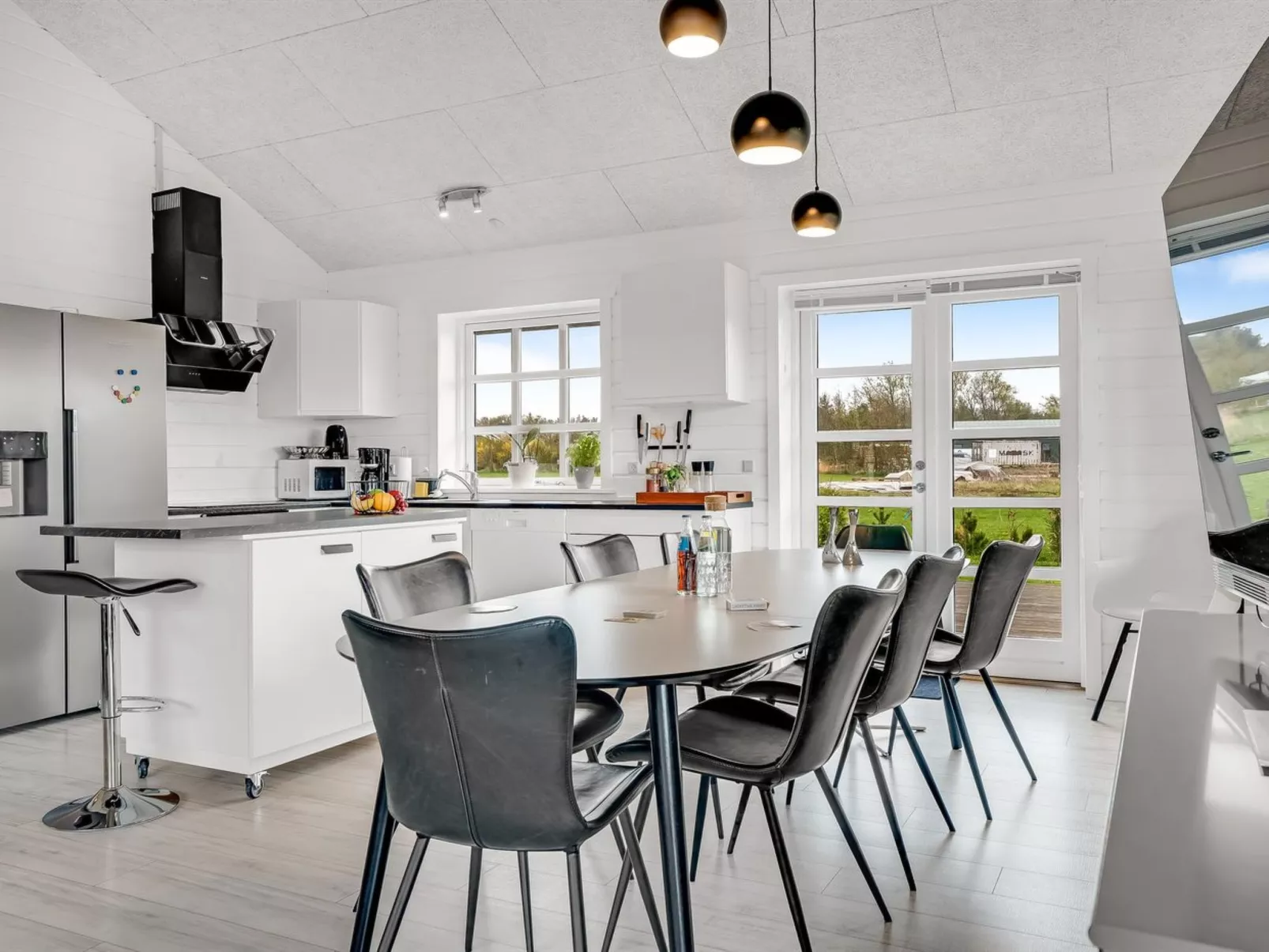 "Gizella" - 500m to the fjord-Inside