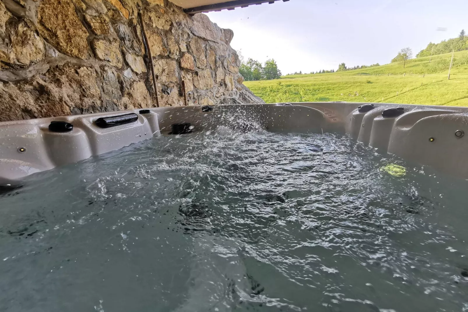 Visnja Gora Meadow Hideaway with Terrace - One Bedroom Cottage with Terrace (owner Hiška na skalci)-Wellnessbereich