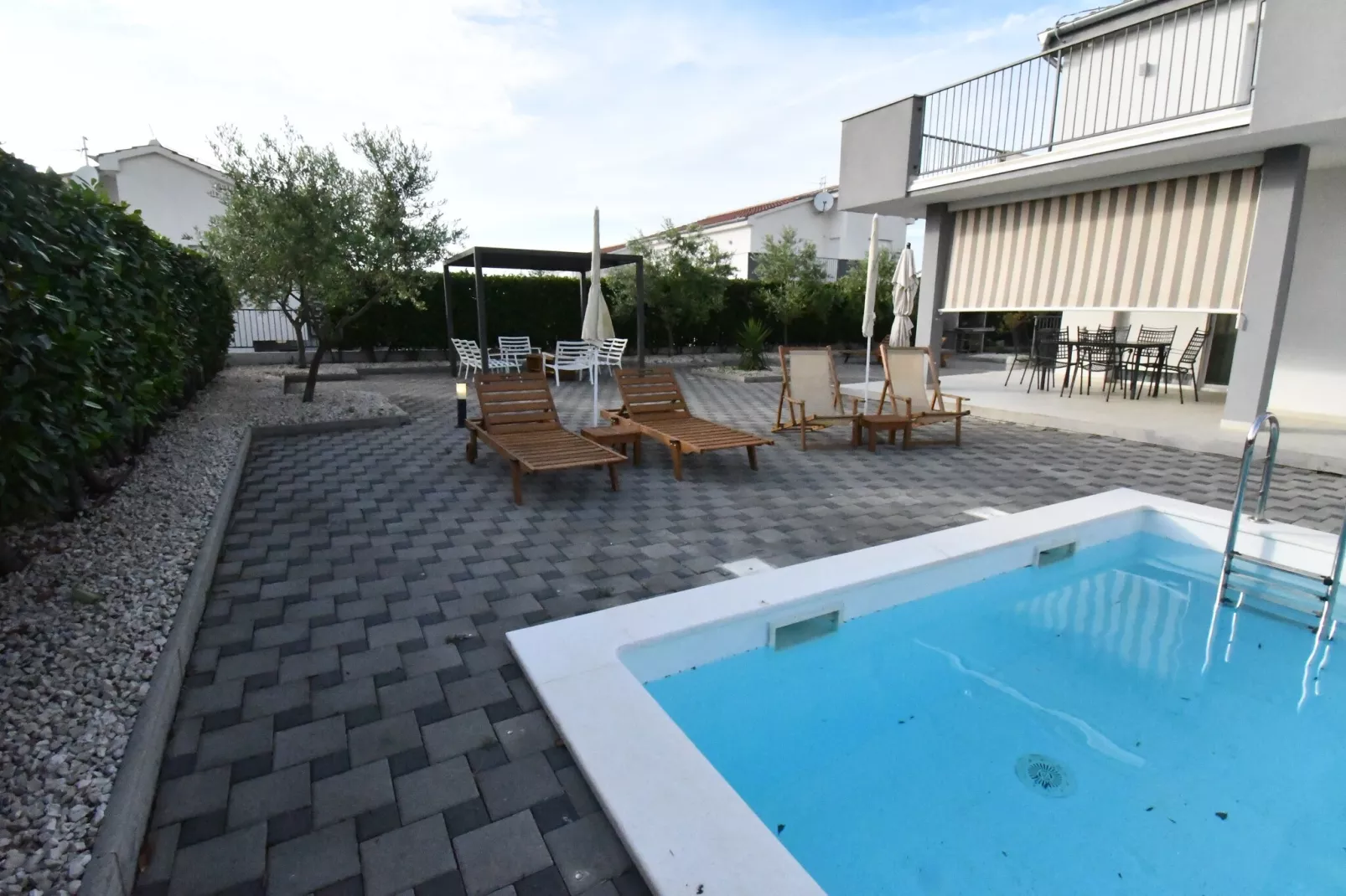 Luxury Escape with Swimming Pool & Modern Design -Deluxe Four Bedroom Villa with Private Pool (Villa 6)-Schwimmbad