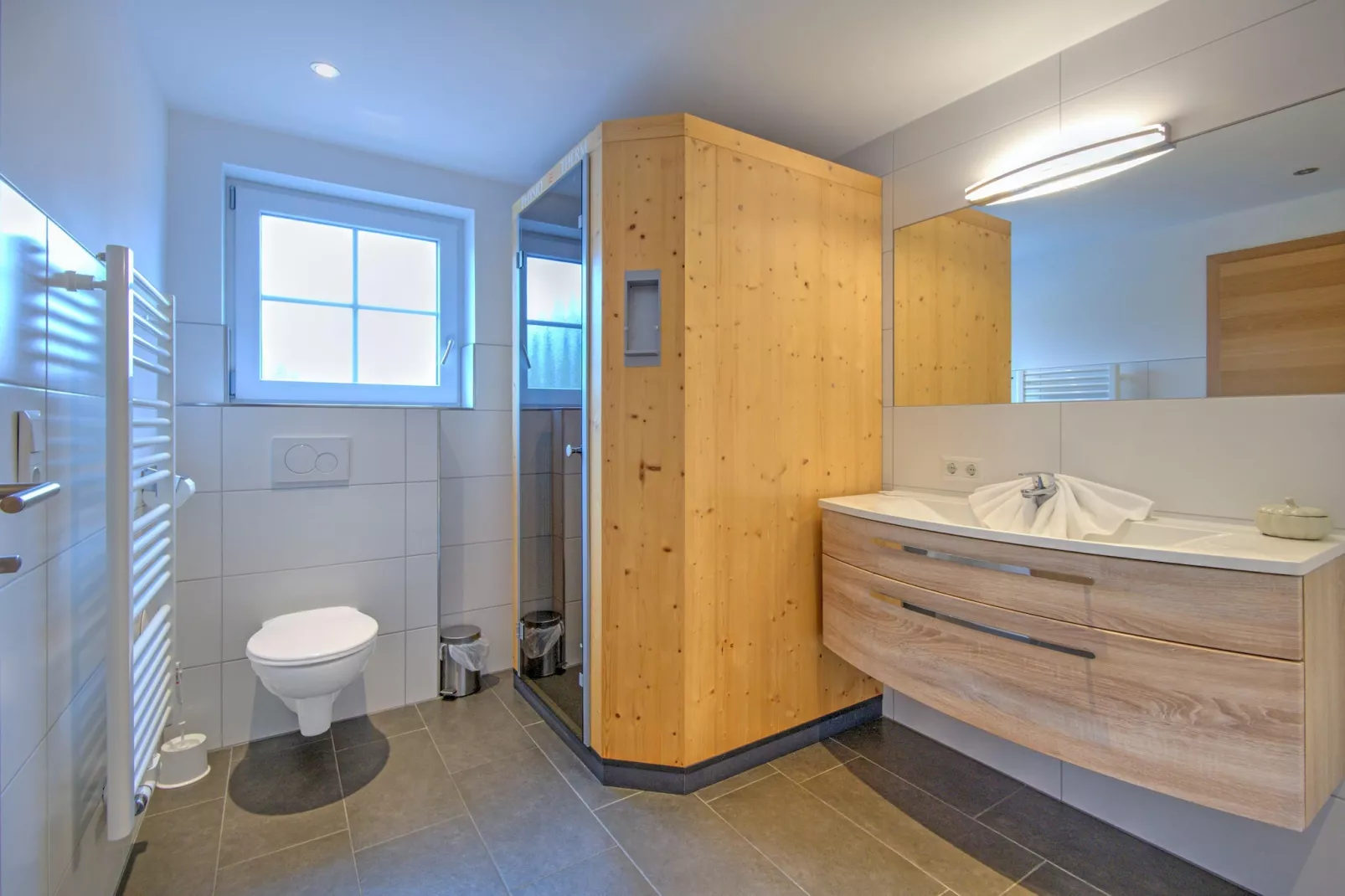 Brunner Apartment Top 6-Badezimmer