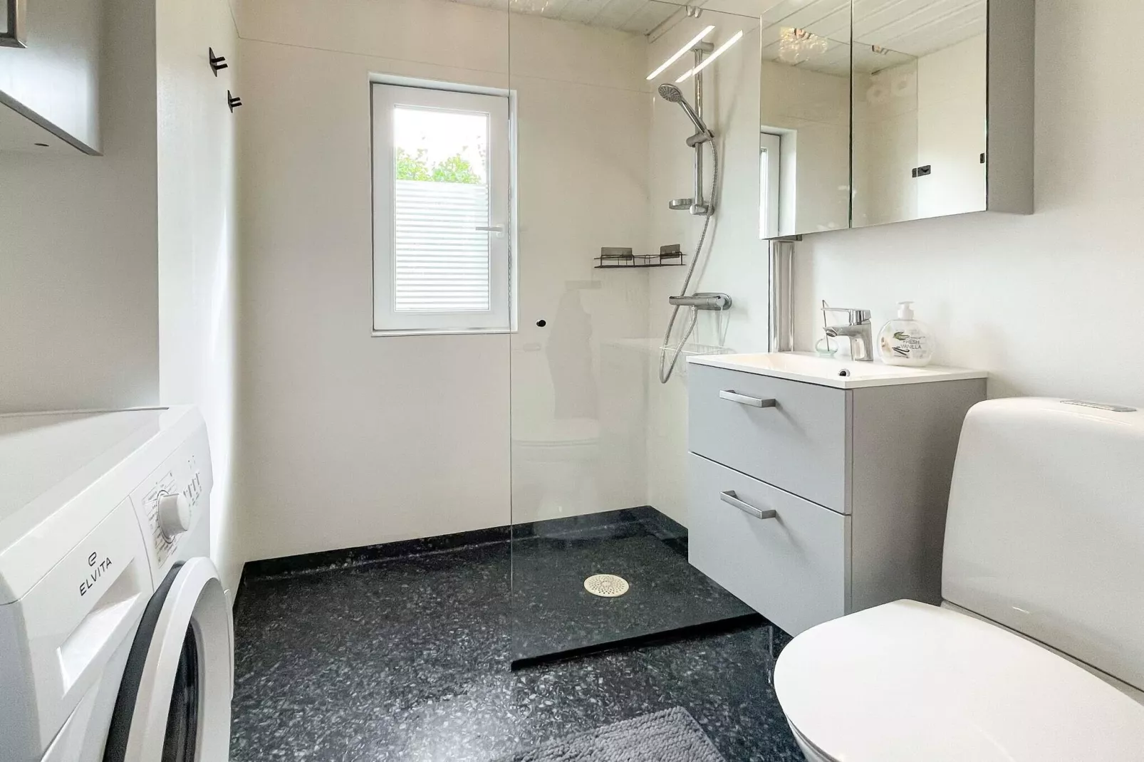 Archipelago Villa with Pool & Patio-Indoor