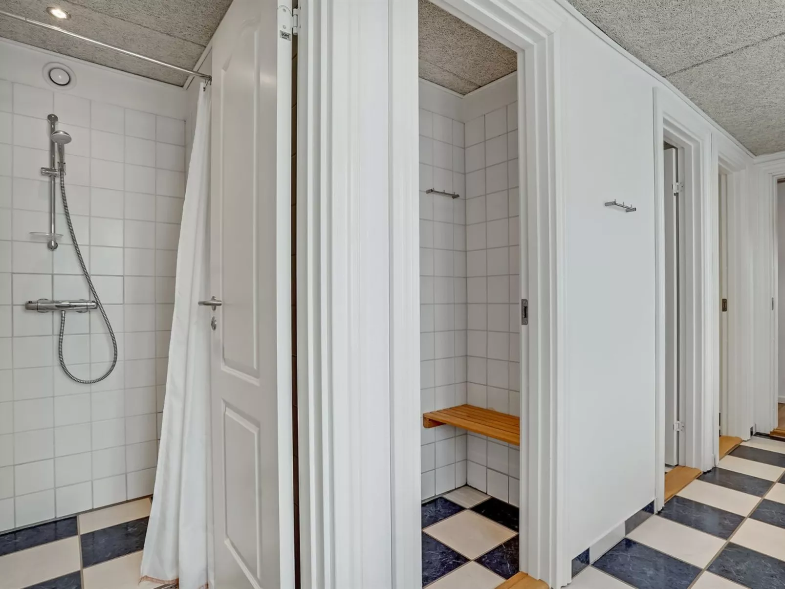 "Edine" - 4.5km from the sea-Inside