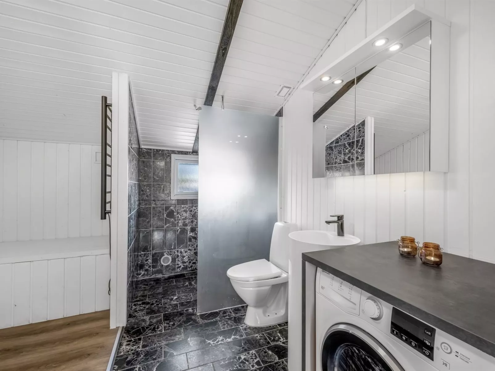 "Teoline" - 500m to the fjord-Drinnen