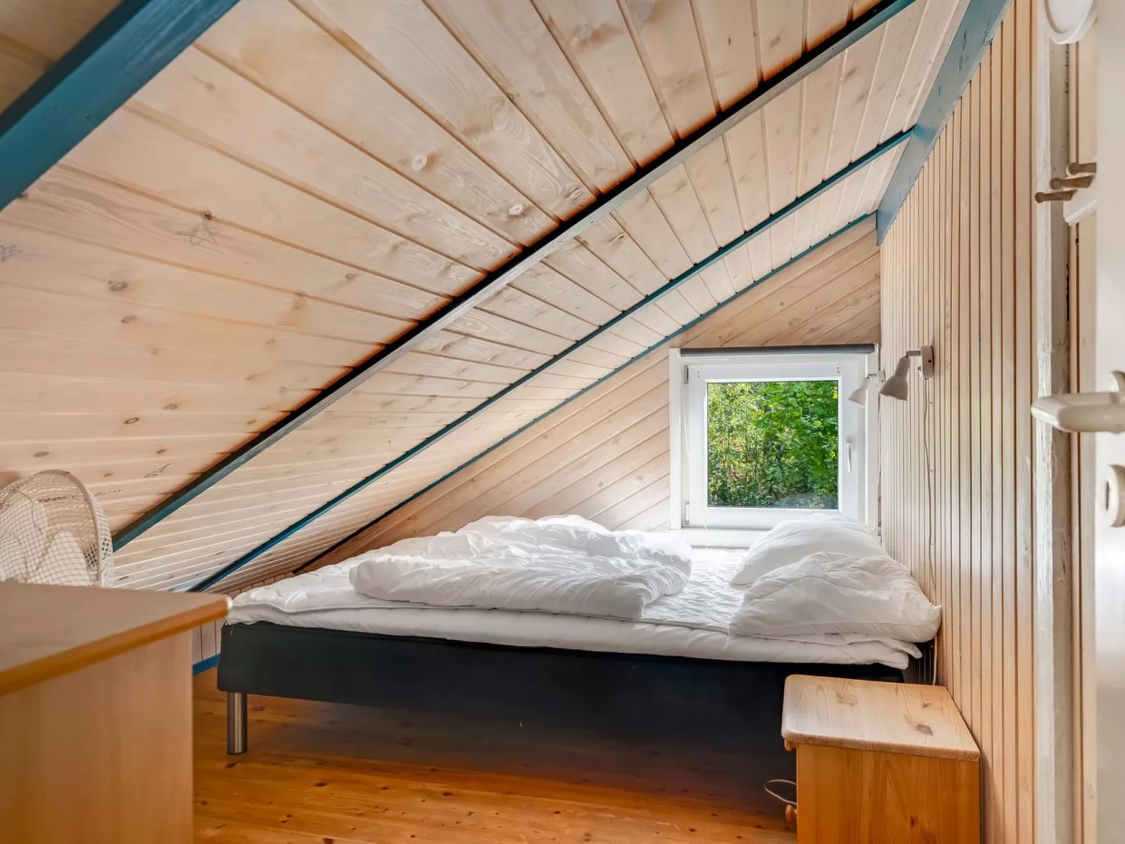 "Eisa" - 300m to the fjord-Inside