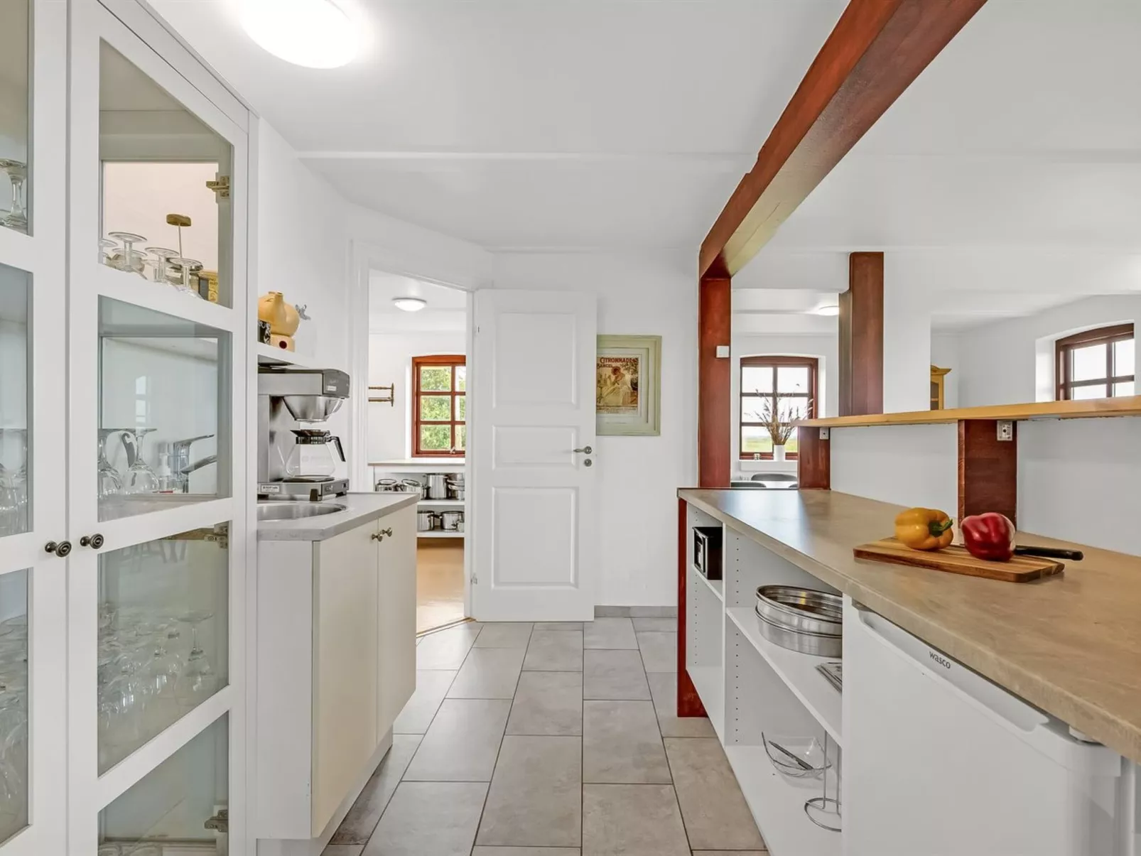 "Darleen" - 850m to the fjord-Drinnen