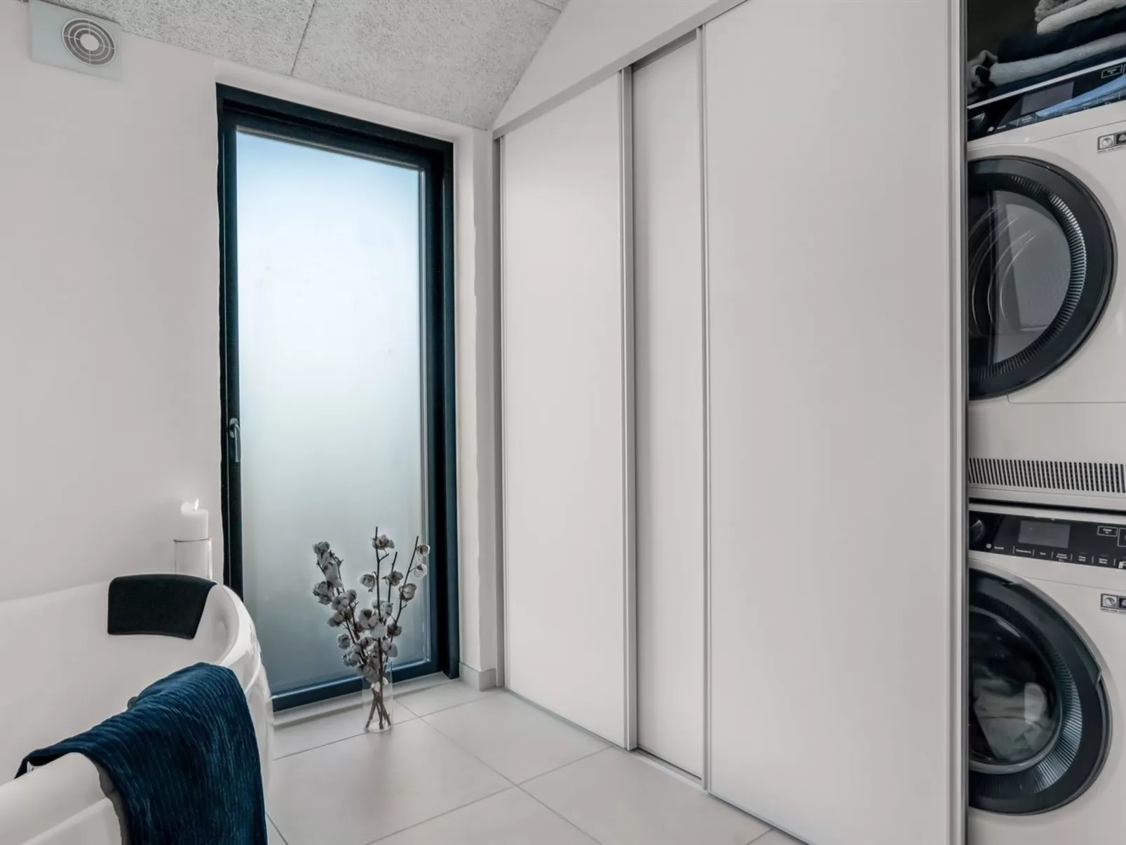 "Stenkil" - 1.2km from the sea-Inside