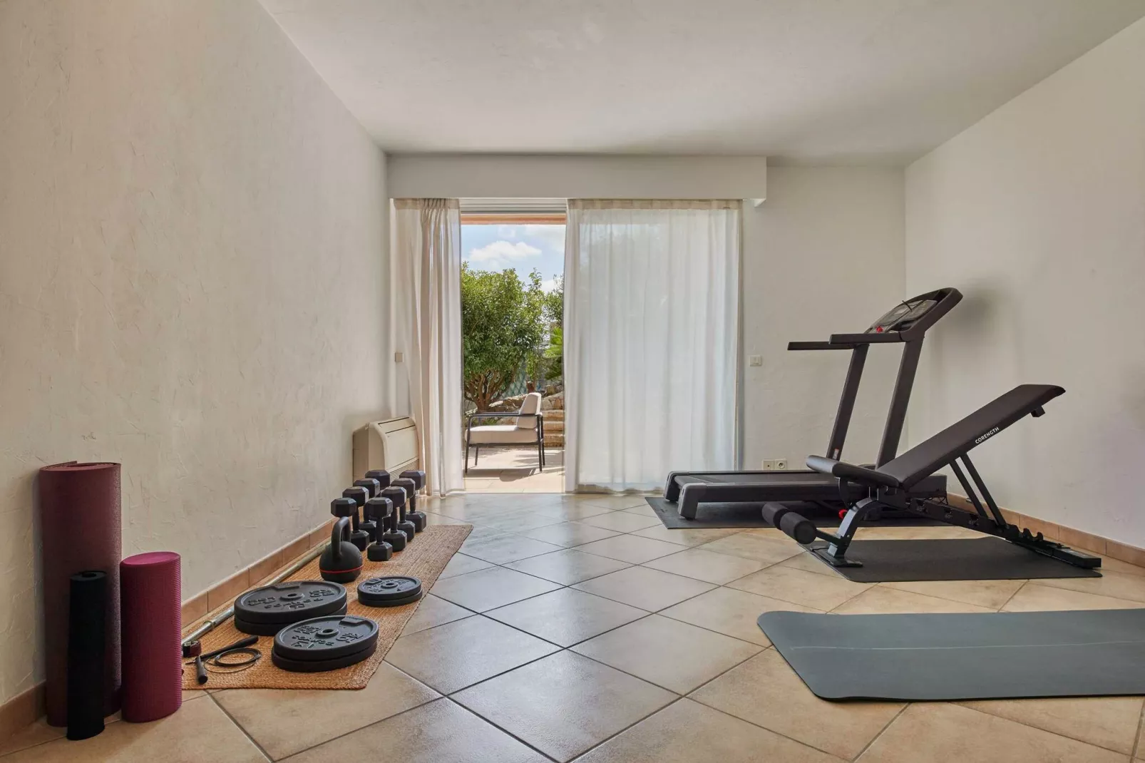 AP-652-PERTUADES-Untagged