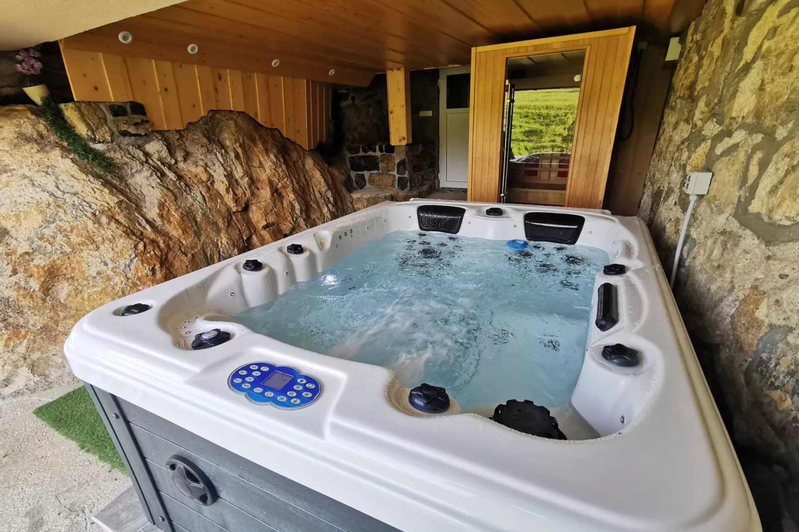 Visnja Gora Meadow Hideaway with Terrace - One Bedroom Cottage with Terrace (owner Hiška na skalci)-Wellnessbereich