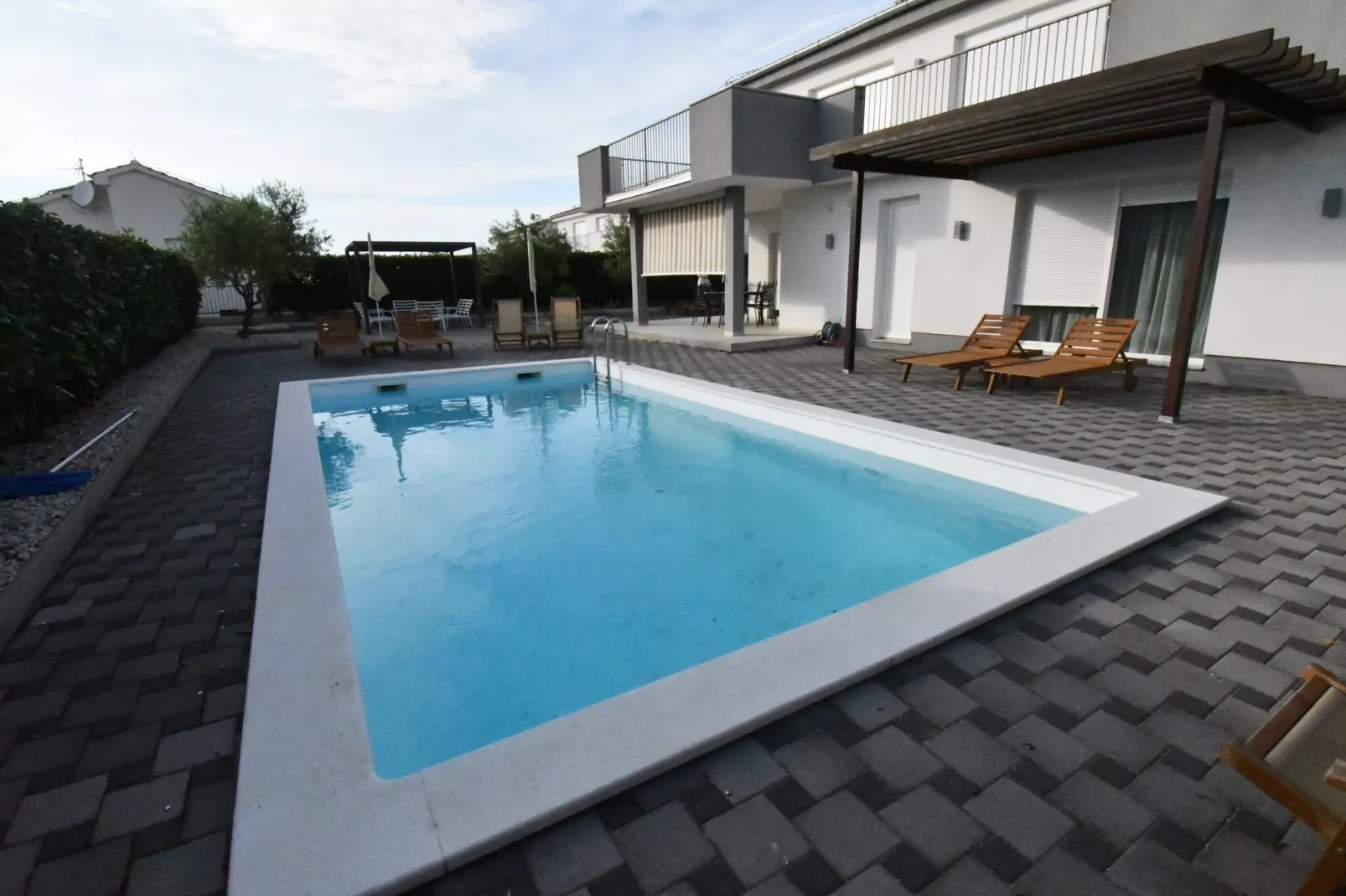 Luxury Escape with Swimming Pool & Modern Design -Deluxe Four Bedroom Villa with Private Pool (Villa 6)-Schwimmbad