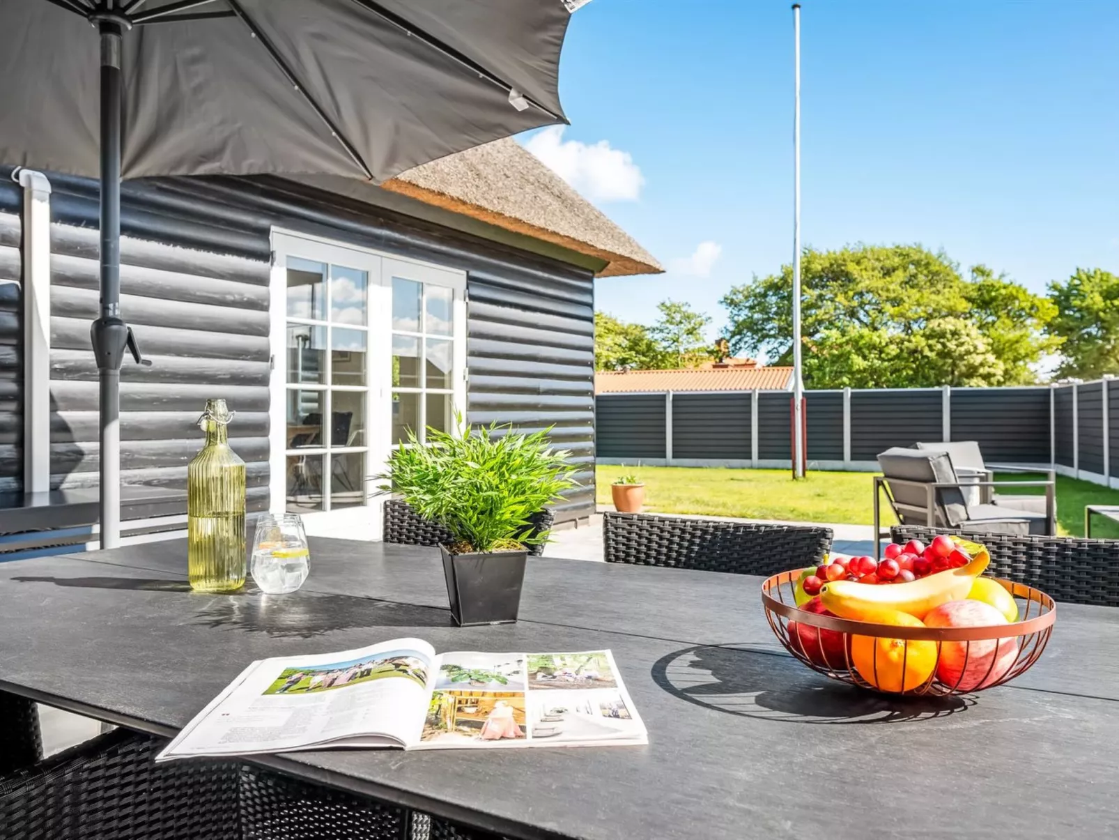 "Aila" - 1.4km from the sea-Draußen