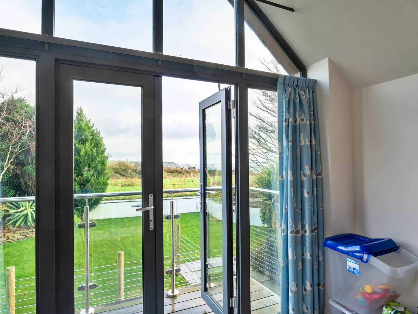 Dingles Cottage-Drinnen