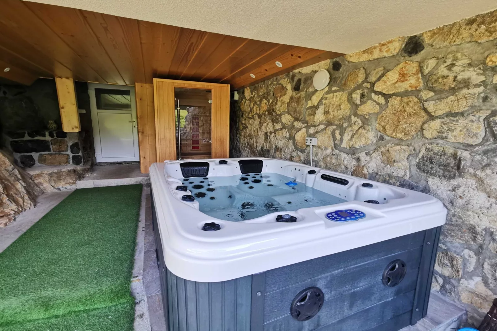 Visnja Gora Meadow Hideaway with Terrace - One Bedroom Cottage with Terrace (owner Hiška na skalci)-Wellnessbereich