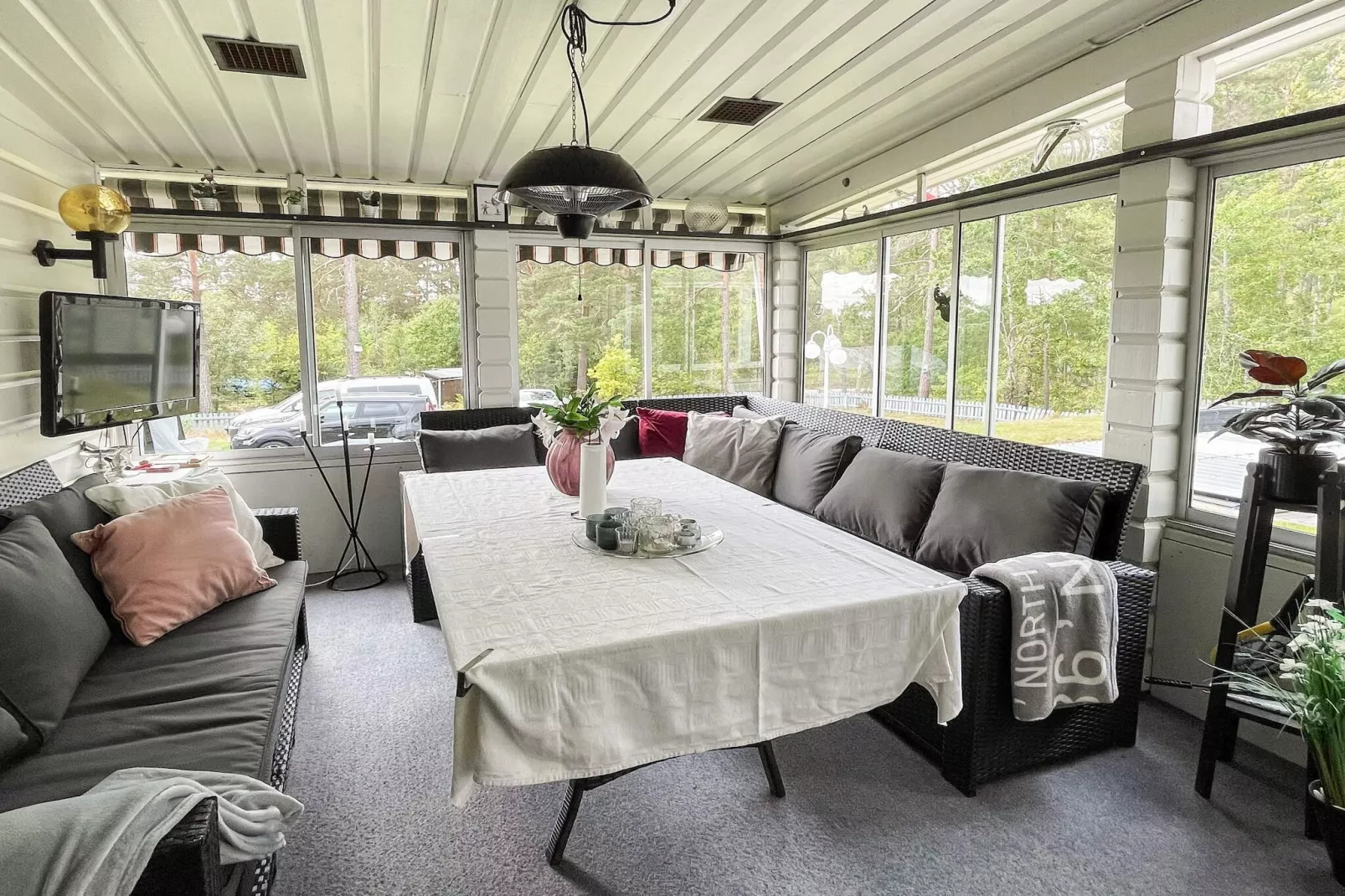 Archipelago Villa with Pool & Patio-Indoor